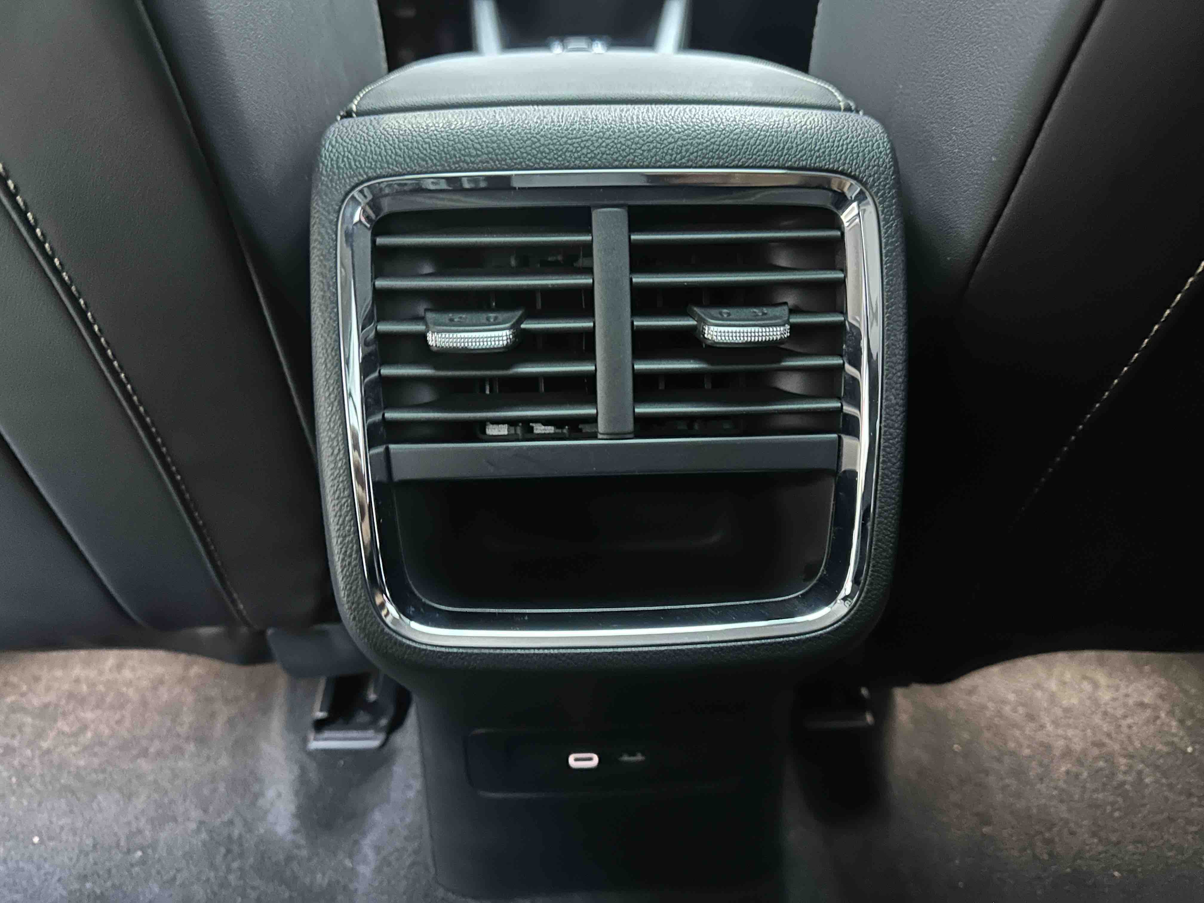 Skoda Octavia 2023 #20 Skoda Octavia 2023 car image #20
