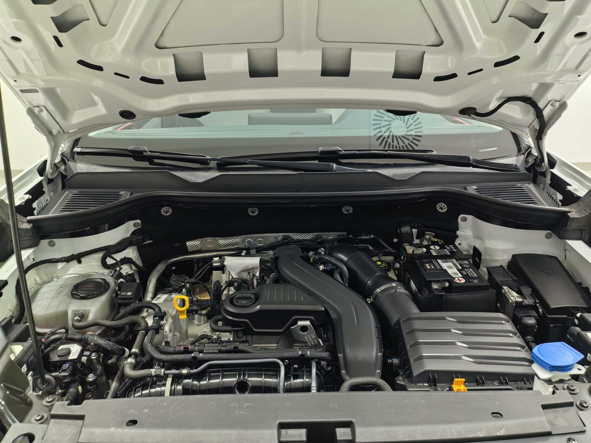 Volkswagen Tharu 2023 car image #20