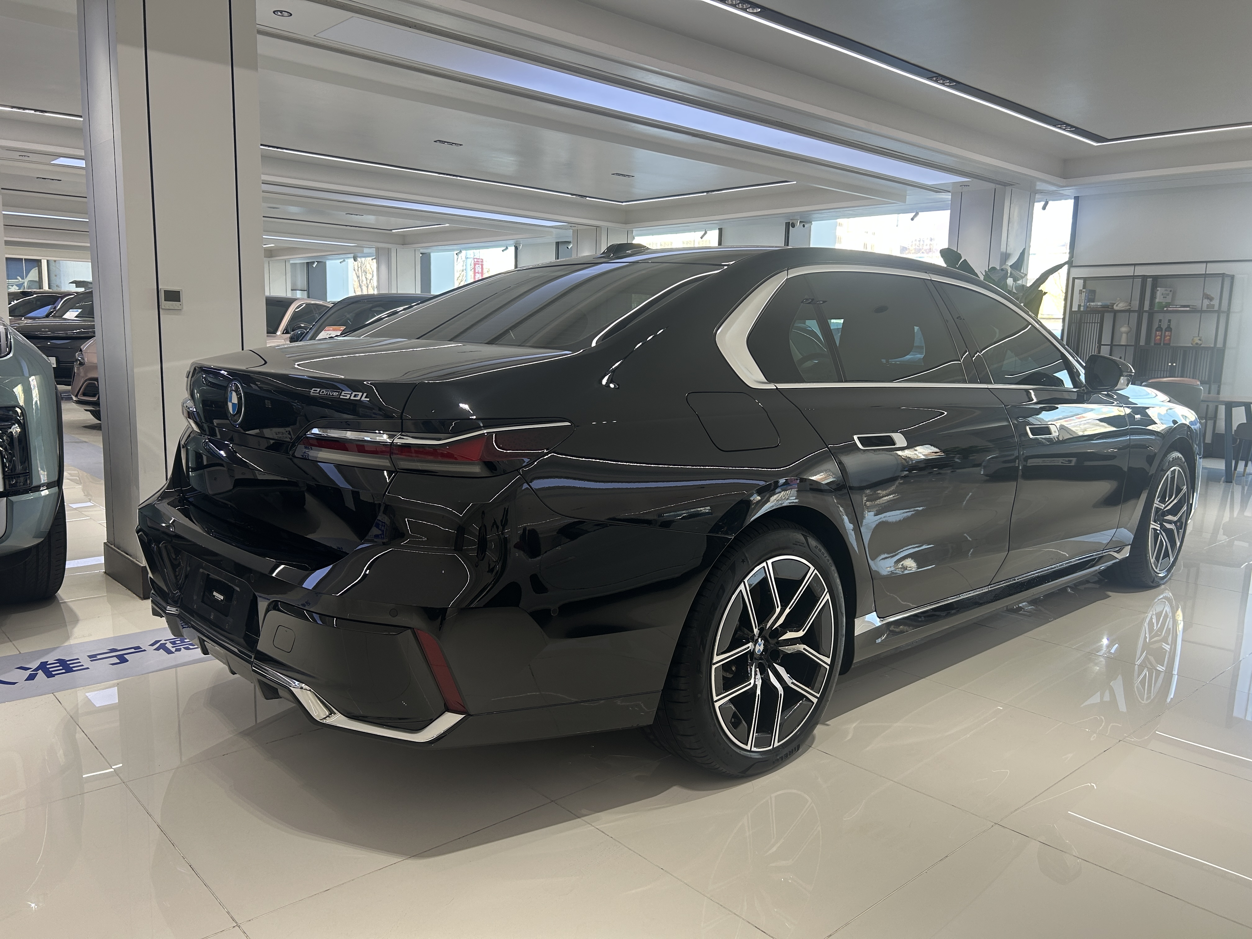 BMW i7 2023 car image #20