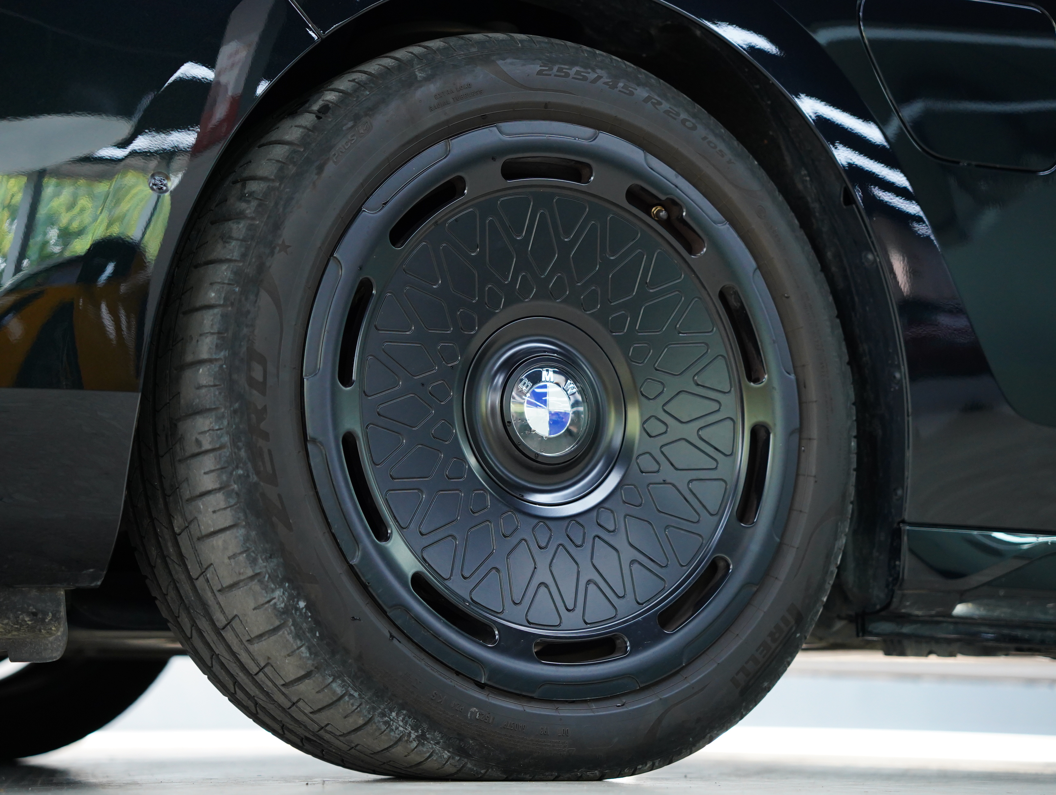 BMW i7 M70L 2023 #20 BMW i7 M70L 2023 car image #20