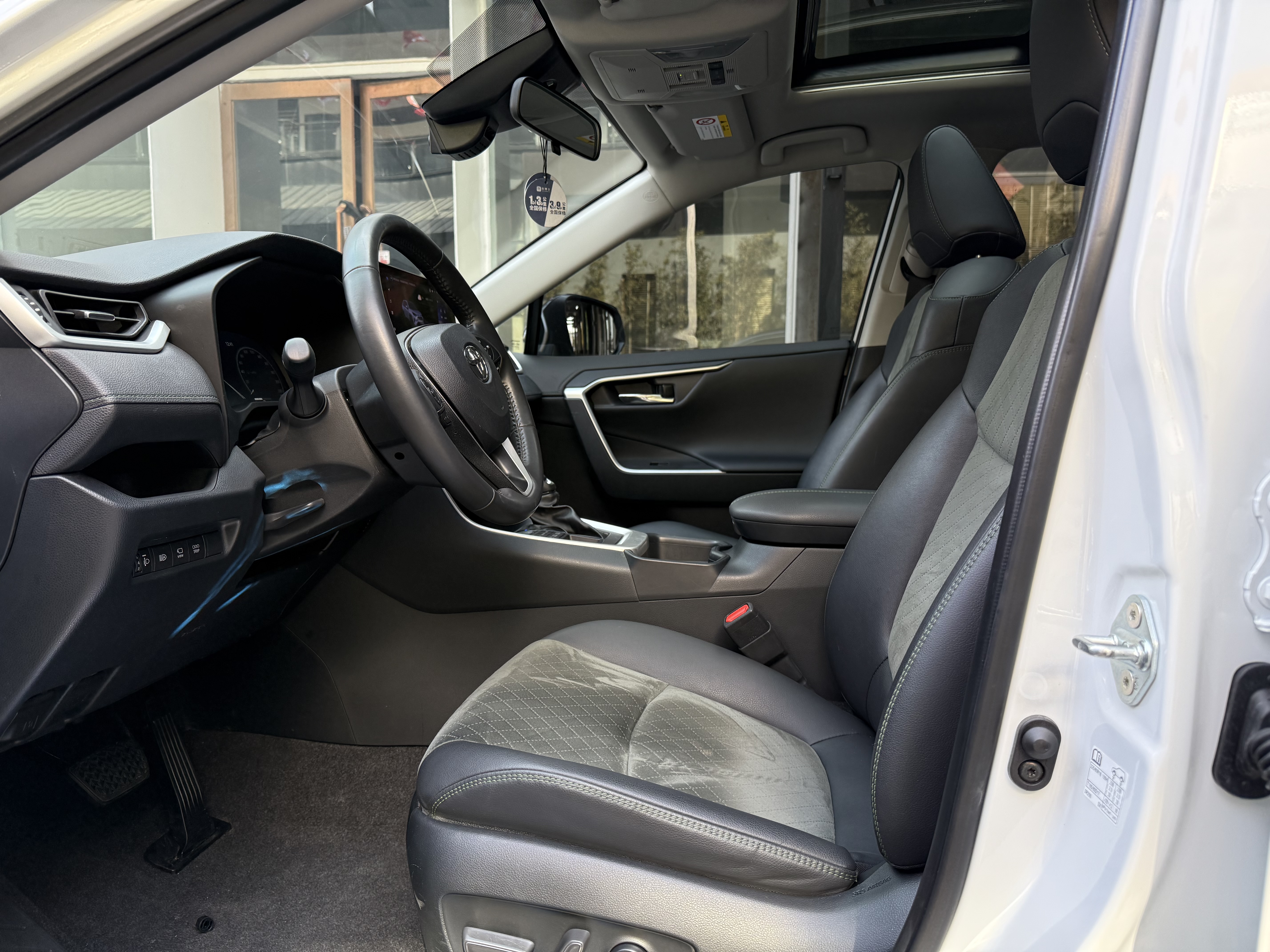 Toyota RAV4 2024 car image #20