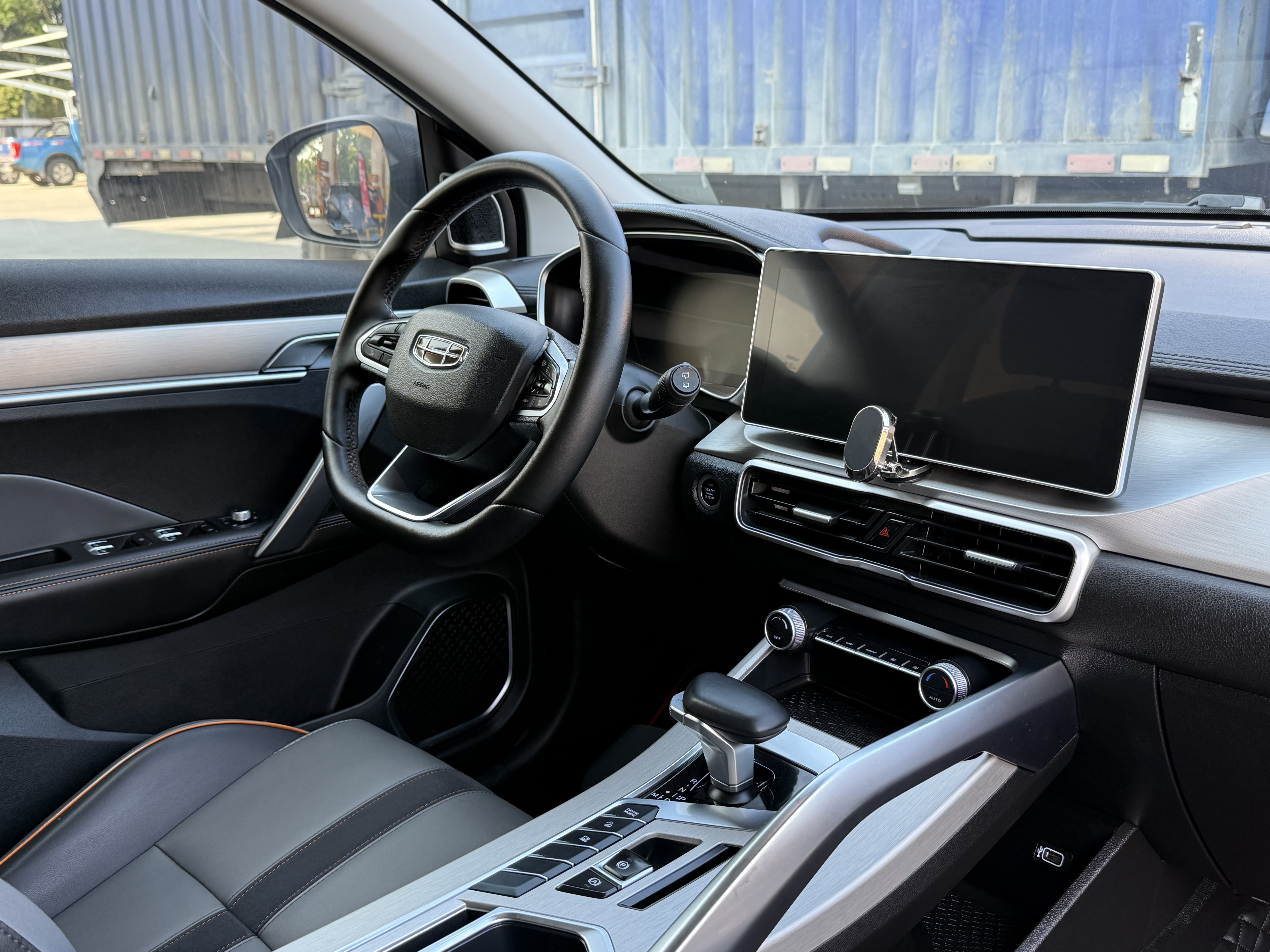 GEELY Coolray 2023 #20 GEELY Coolray 2023 car image #20