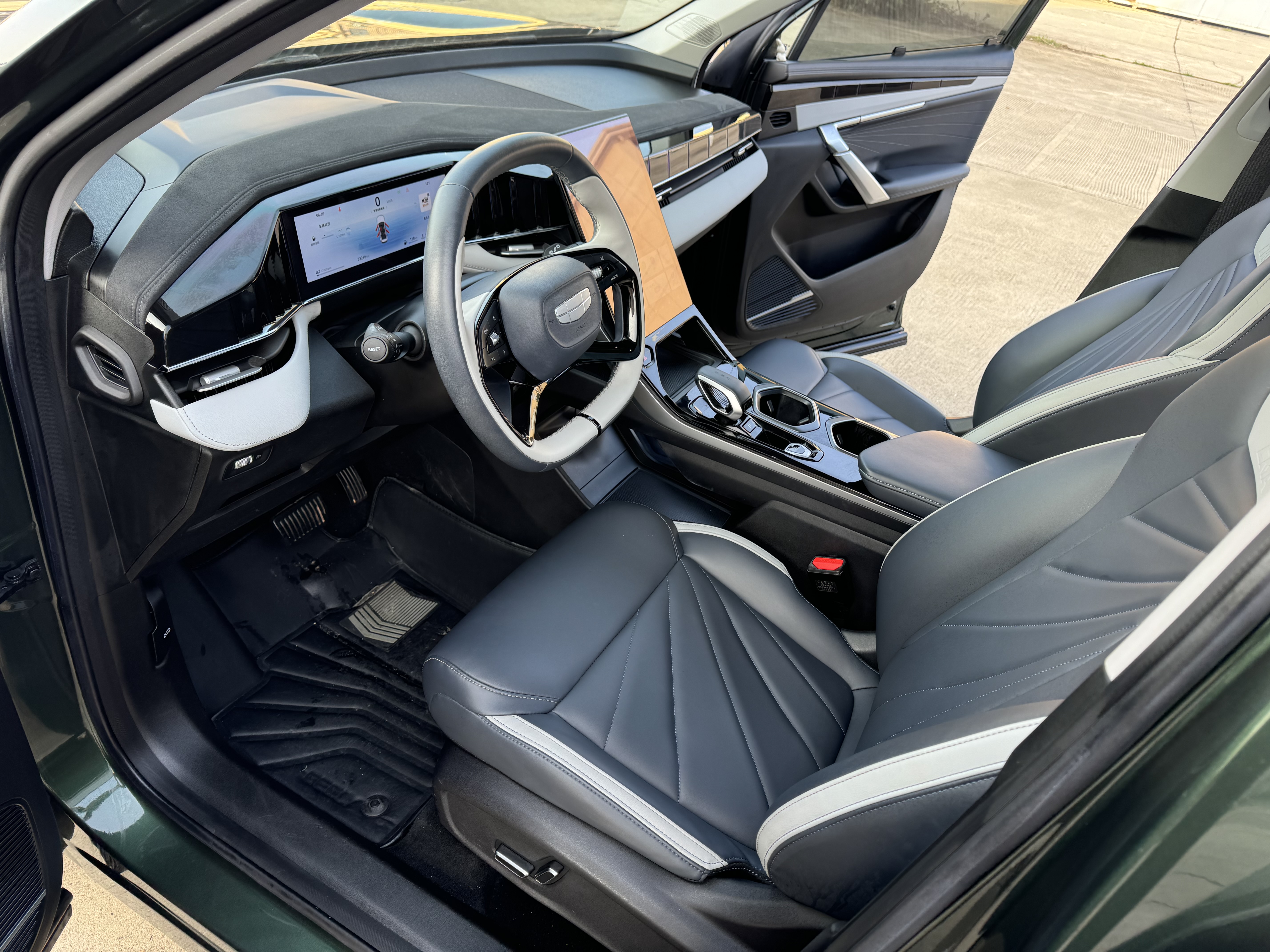 GEELY Boyue L 2024 car image #20