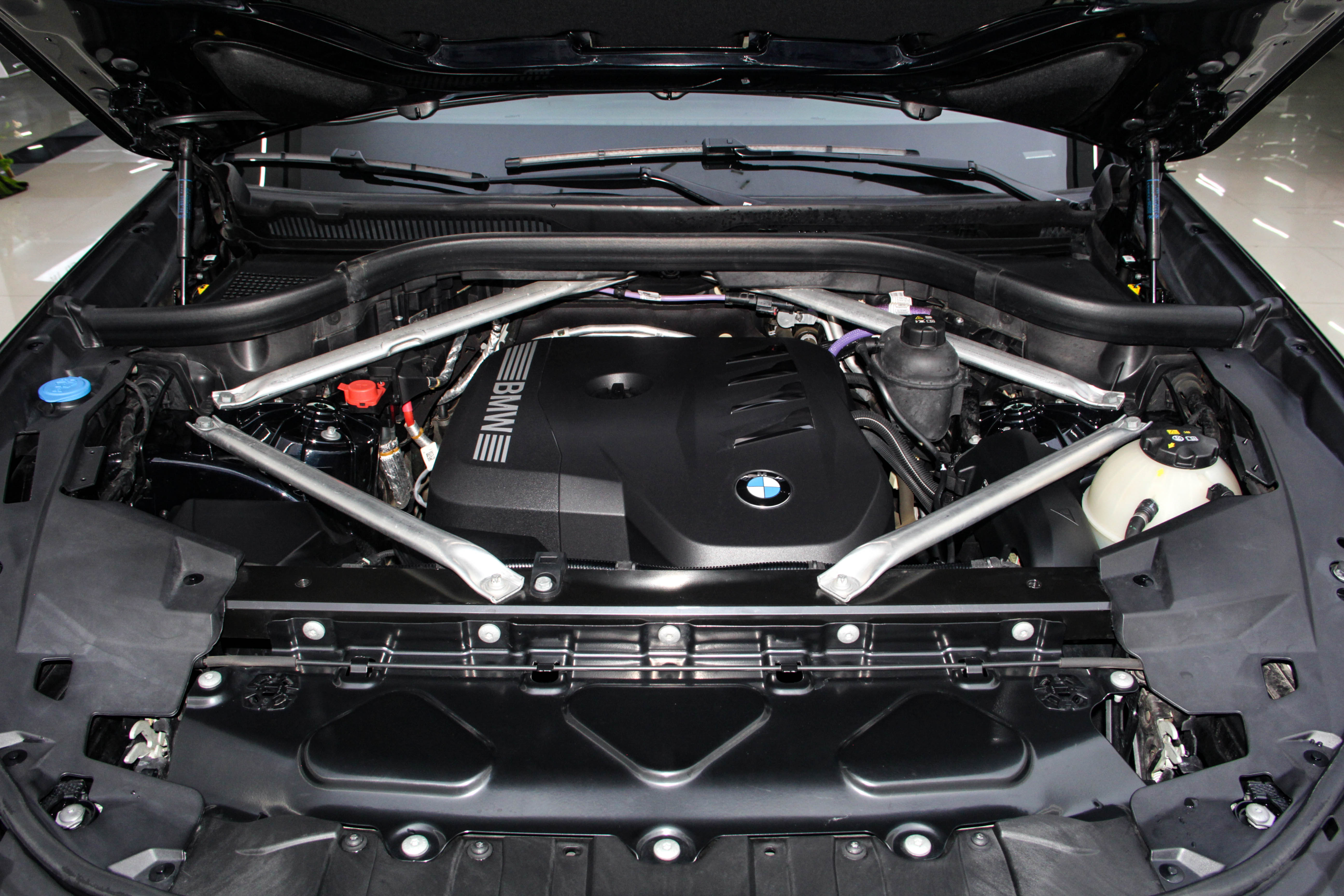 BMW X6 2023 car image #20