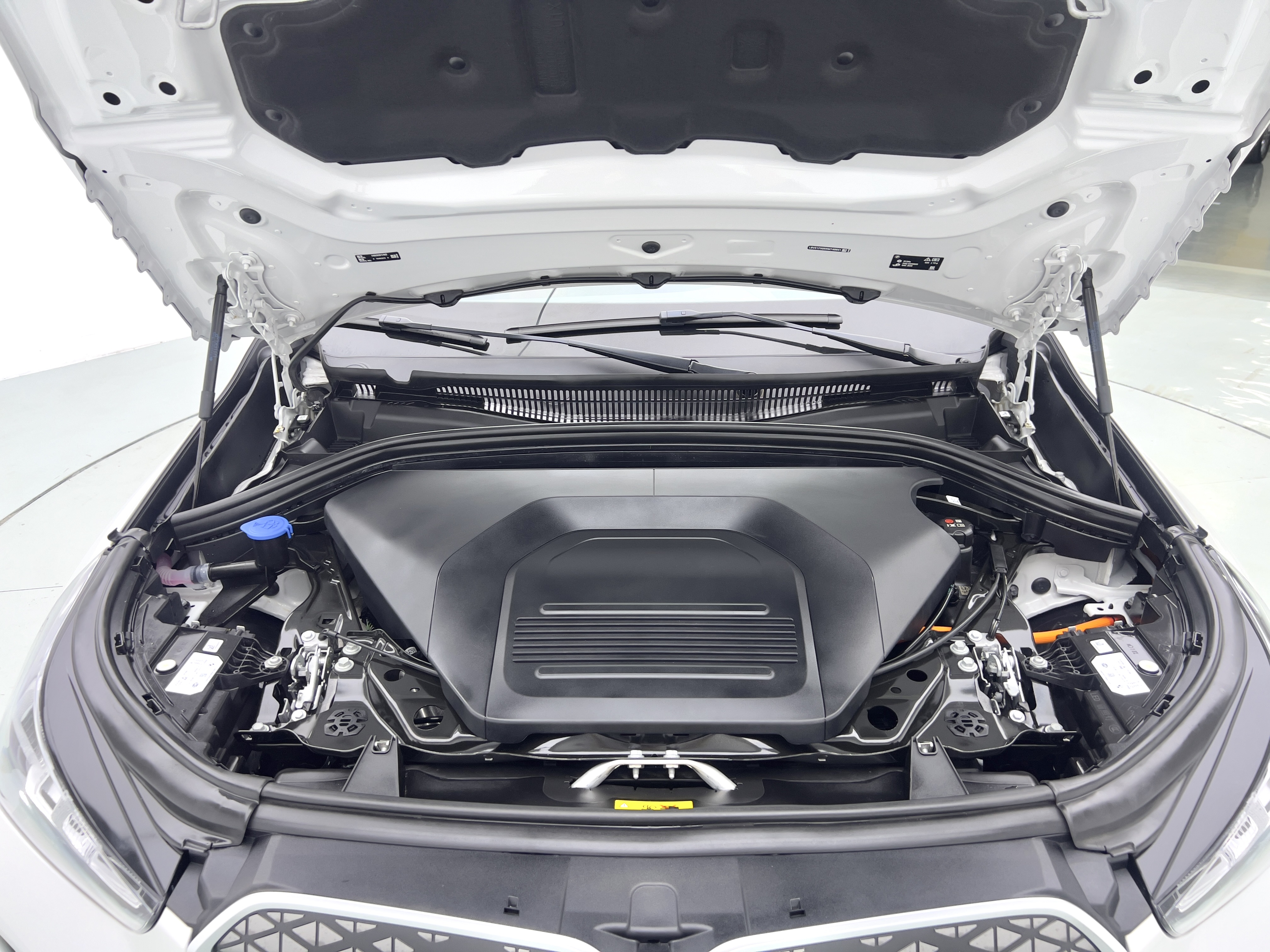 BMW iX1 2023 car image #20