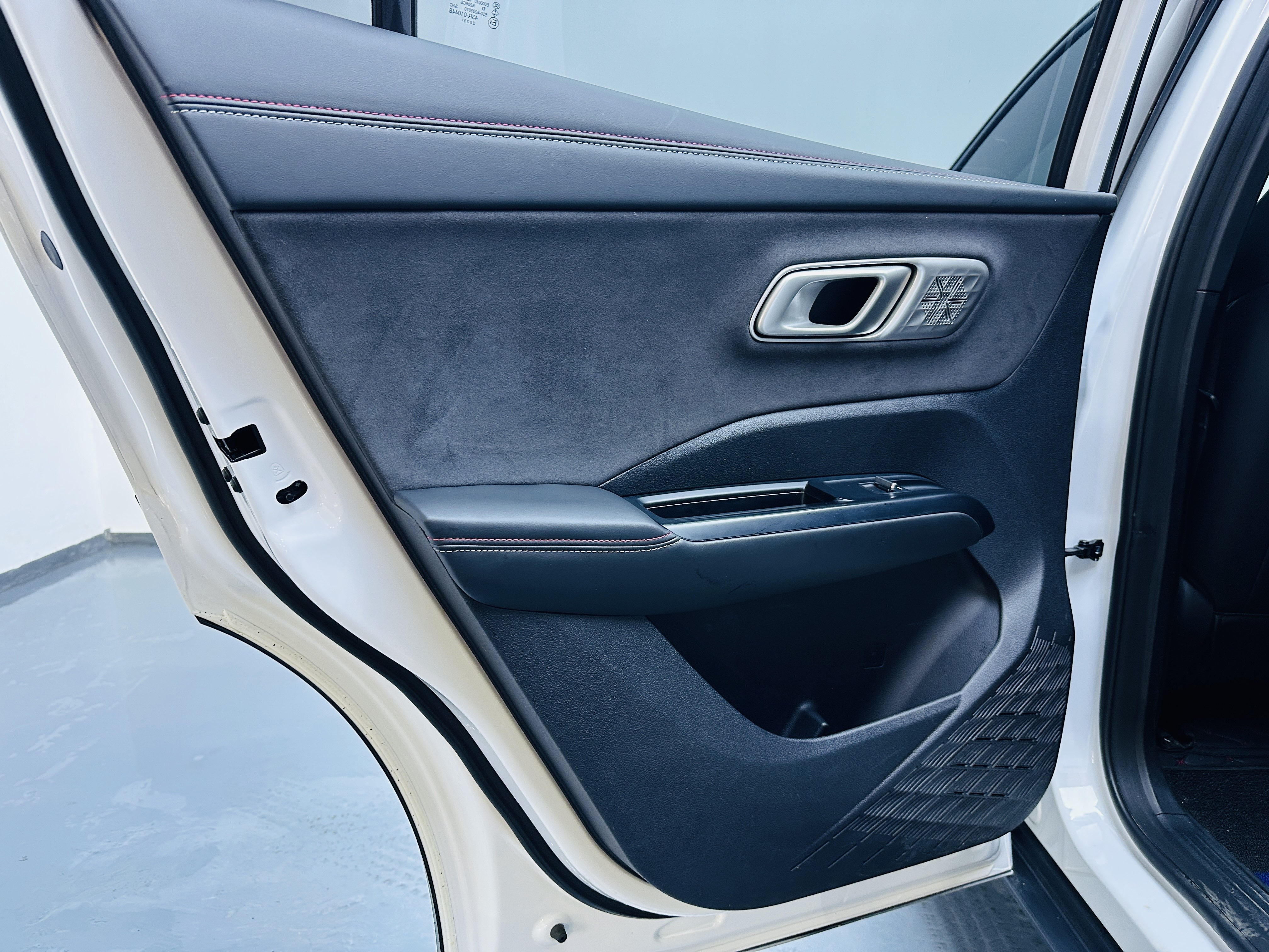 哪吒汽车 哪吒X 2024 汽车图片 #20