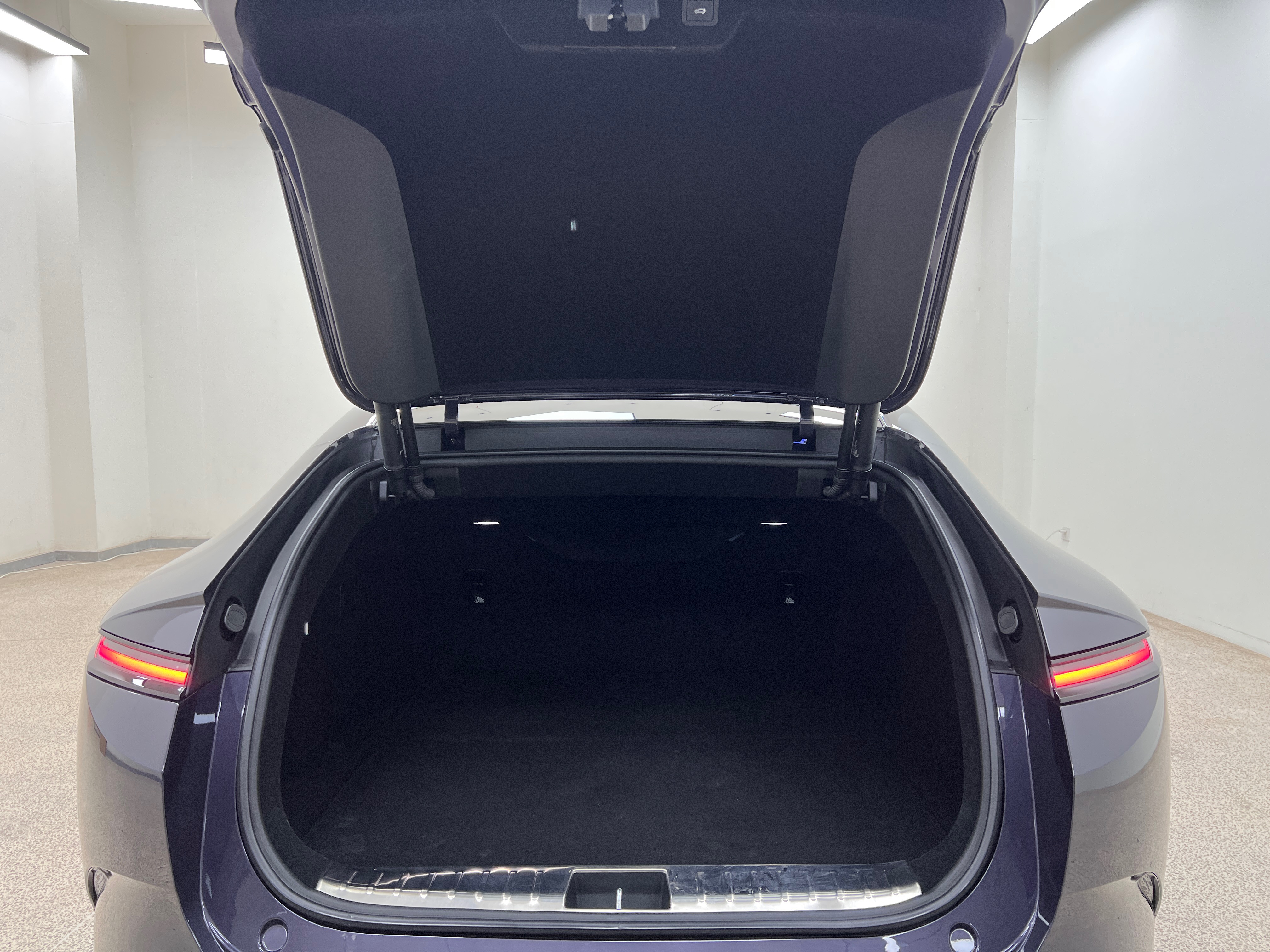 Avatr 12 2024 car image #20