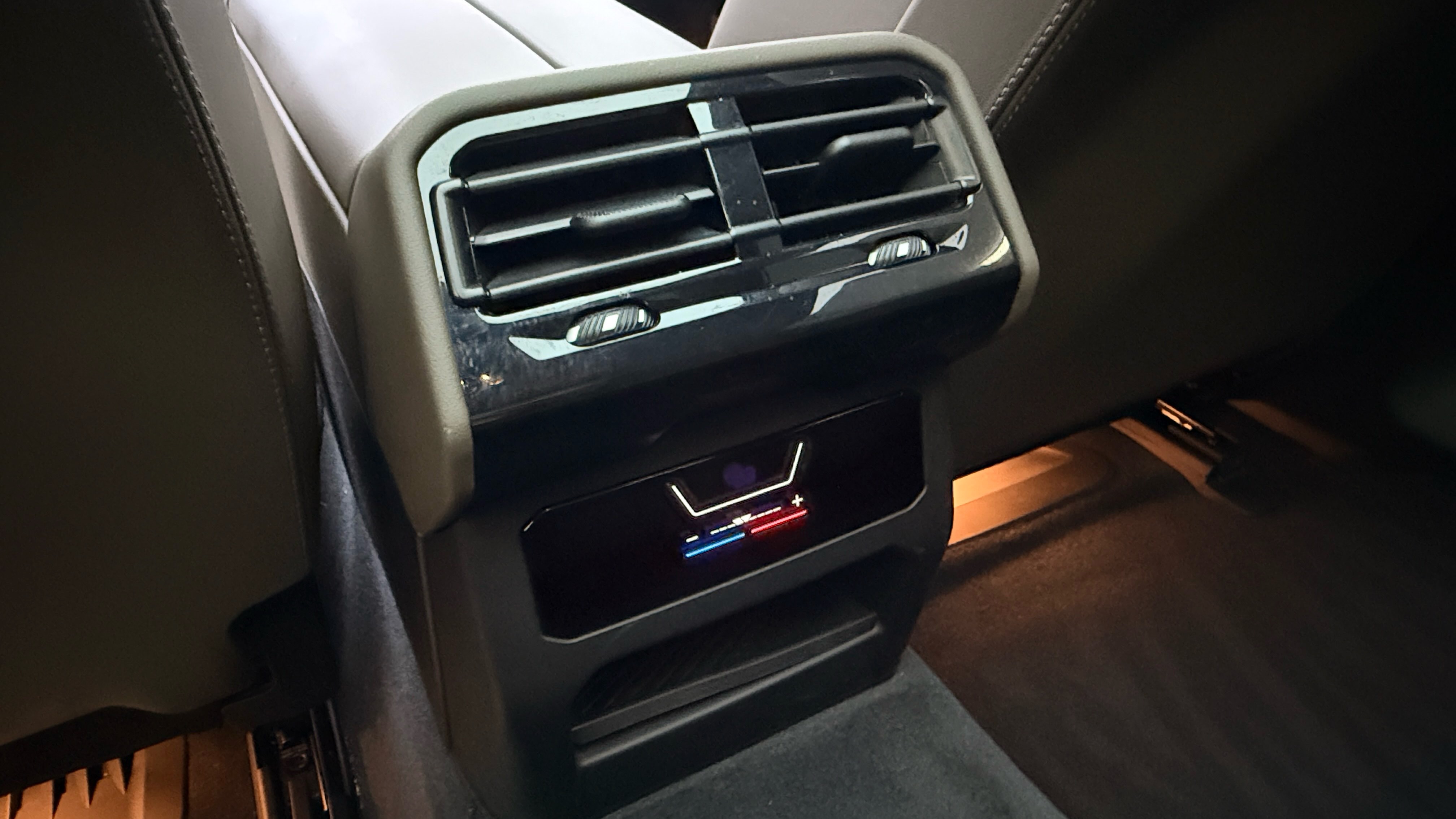 BMW i5 2024 car image #20