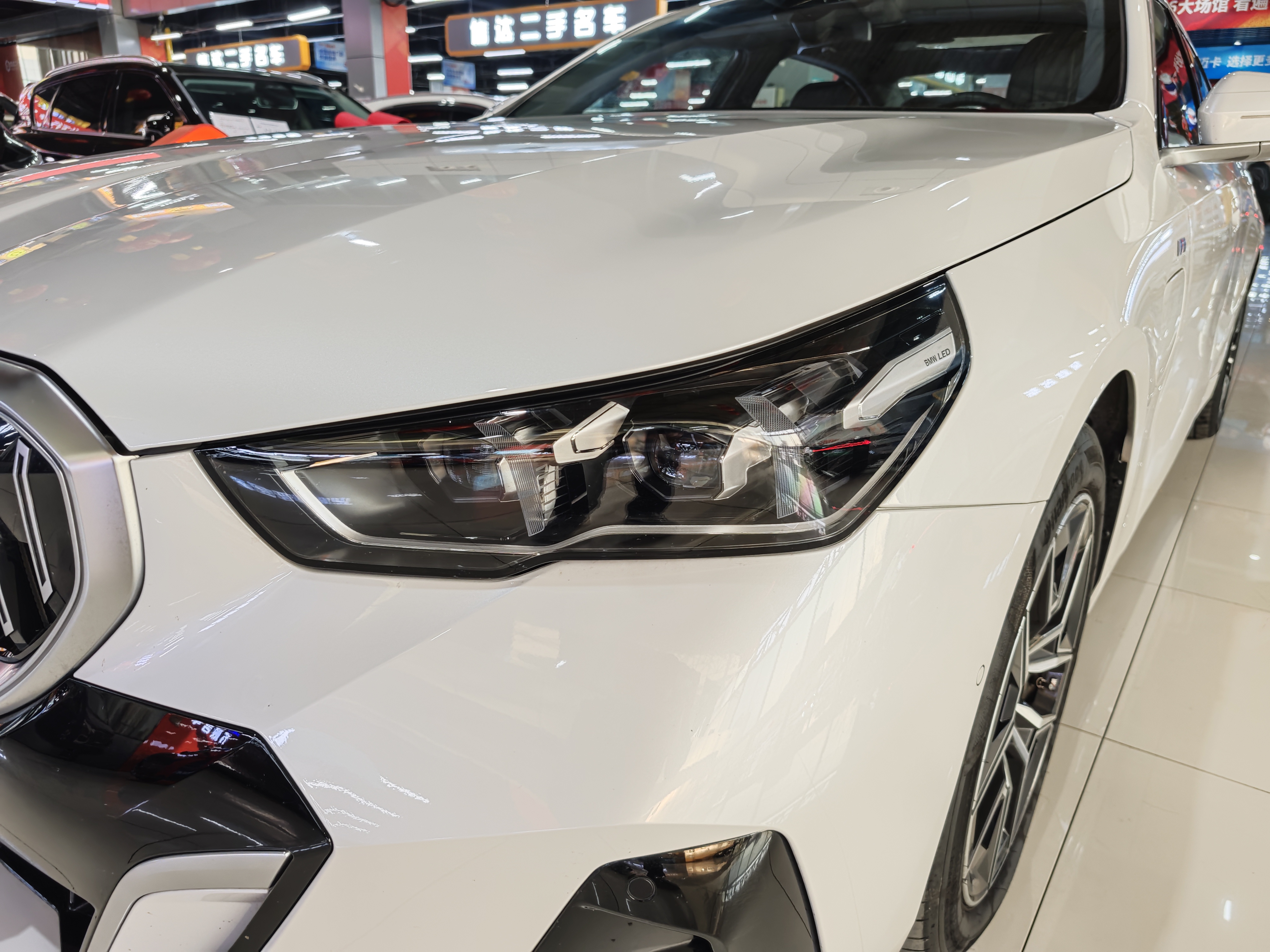 BMW i5 2025 car image #20