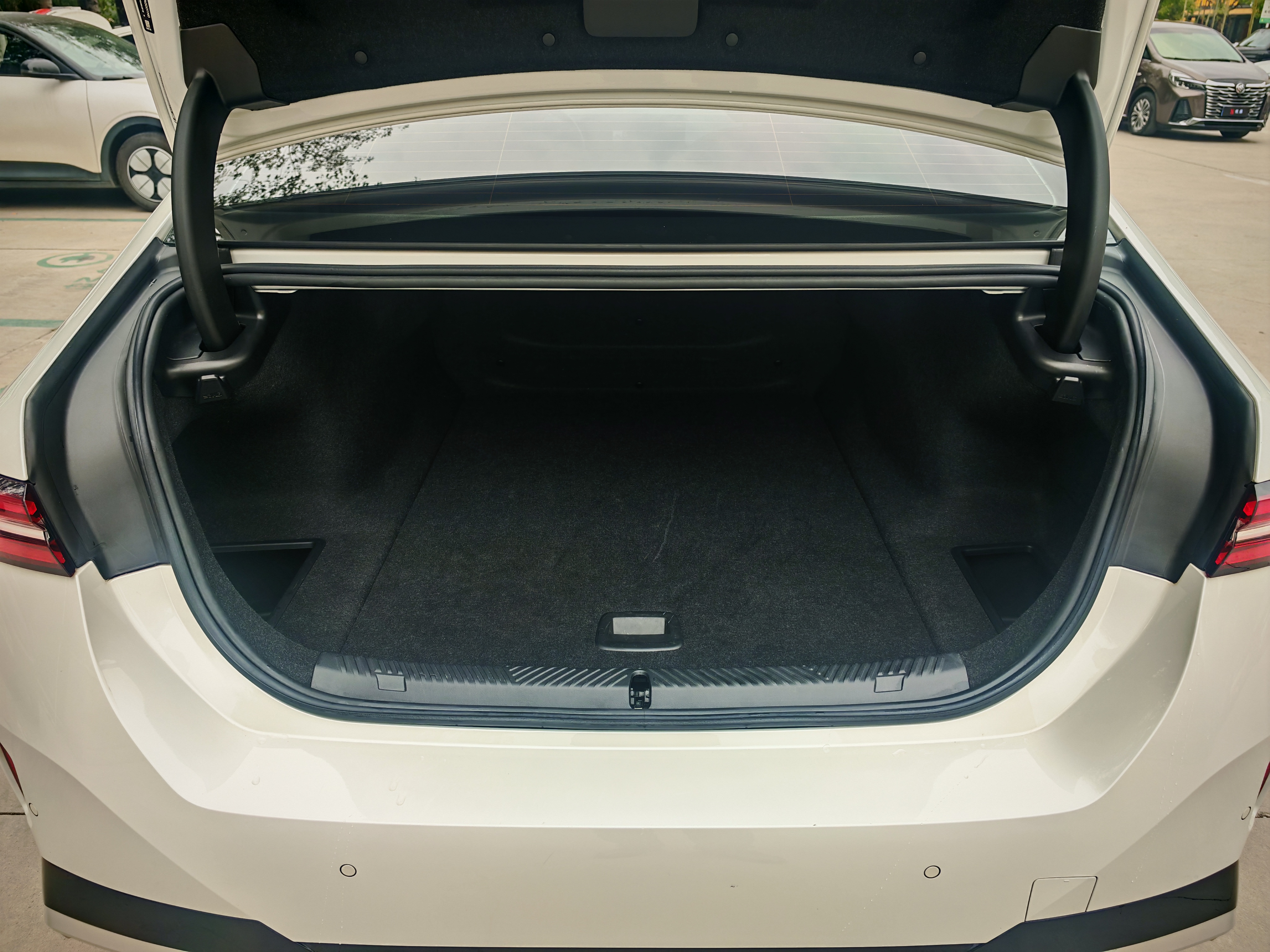 BMW i5 M60 2024 #20 BMW i5 M60 2024 car image #20