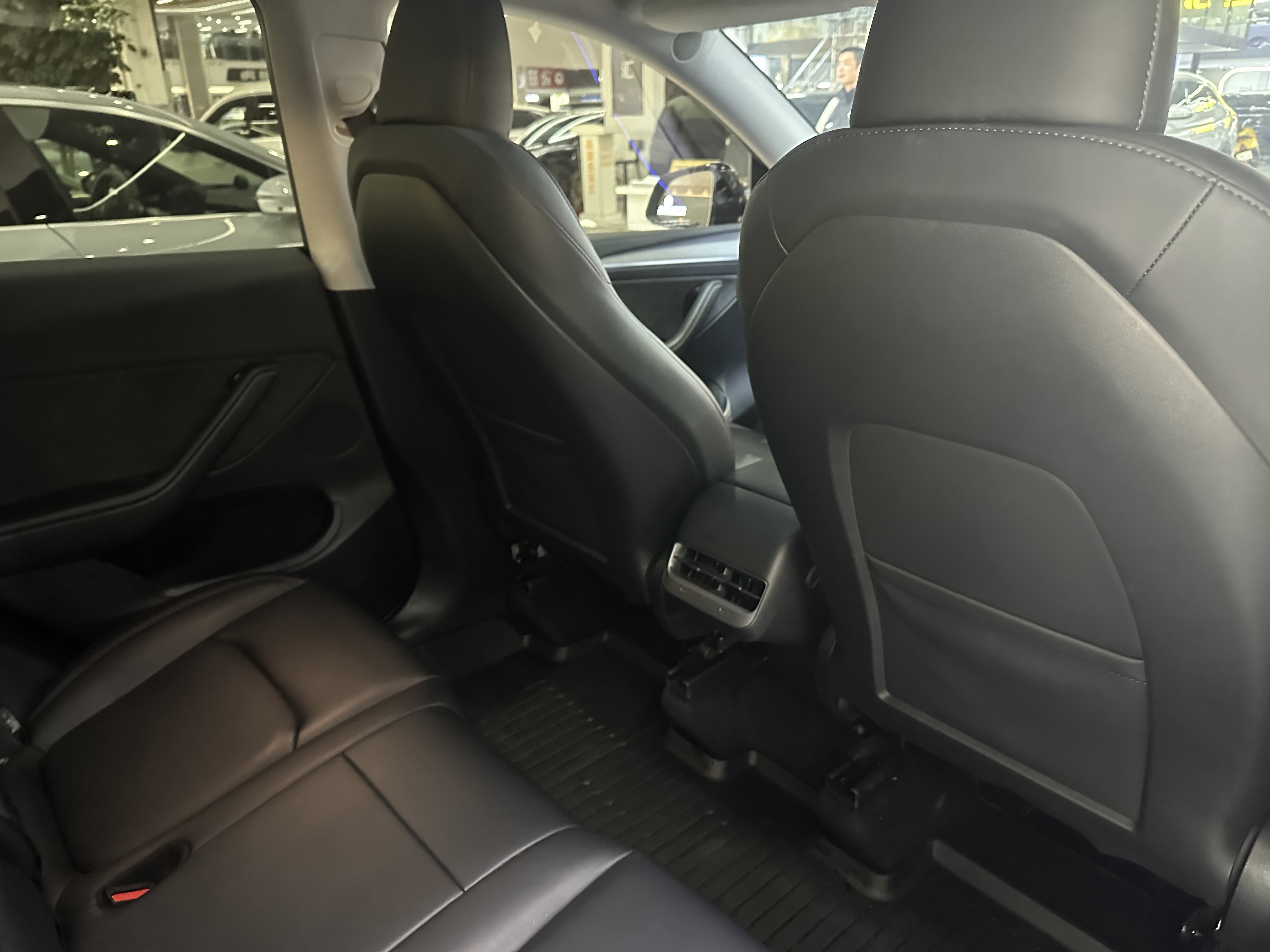 Tesla Model Y 2024 car image #20