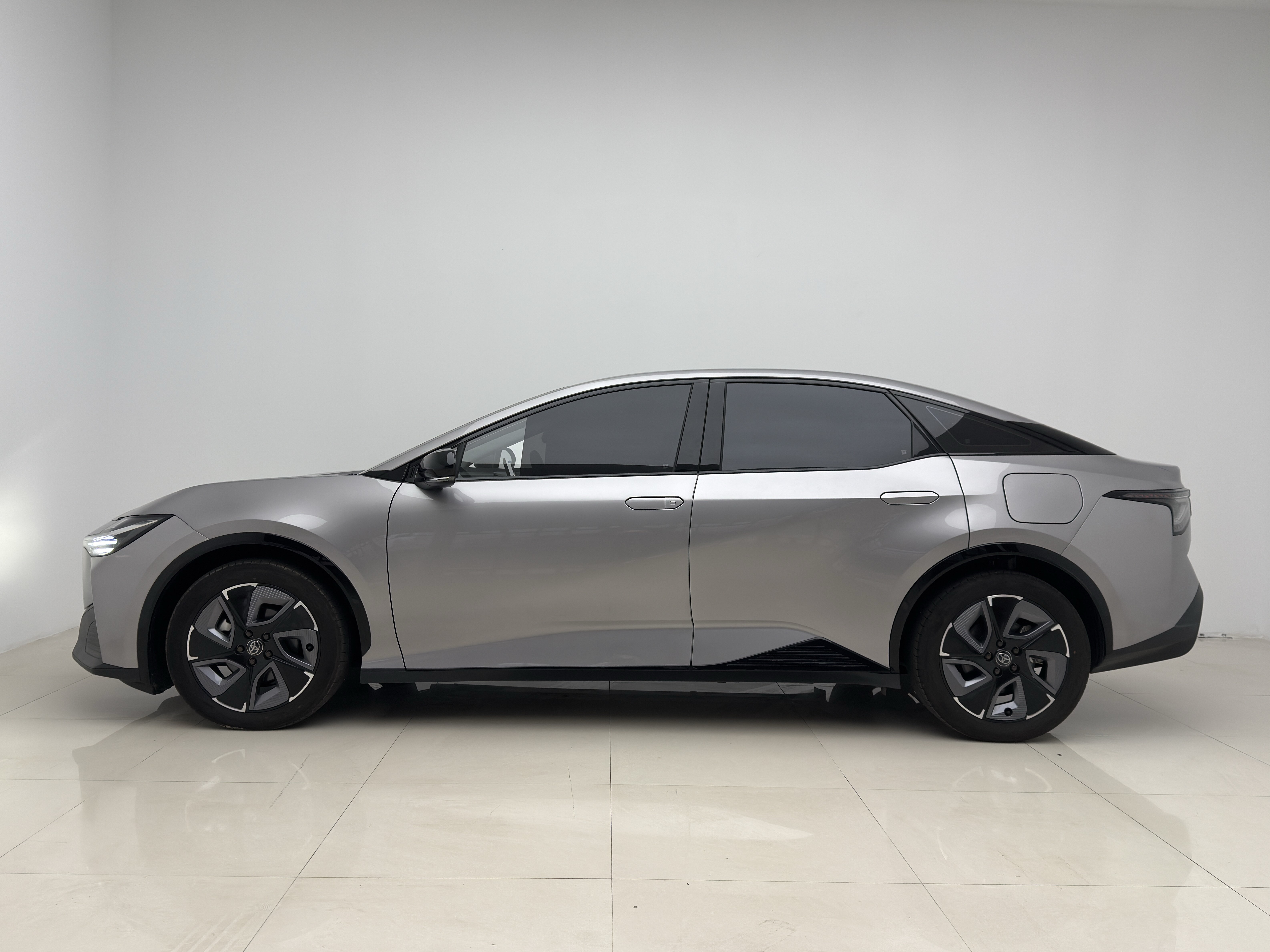 Toyota bZ3 2025 immagine di auto #20