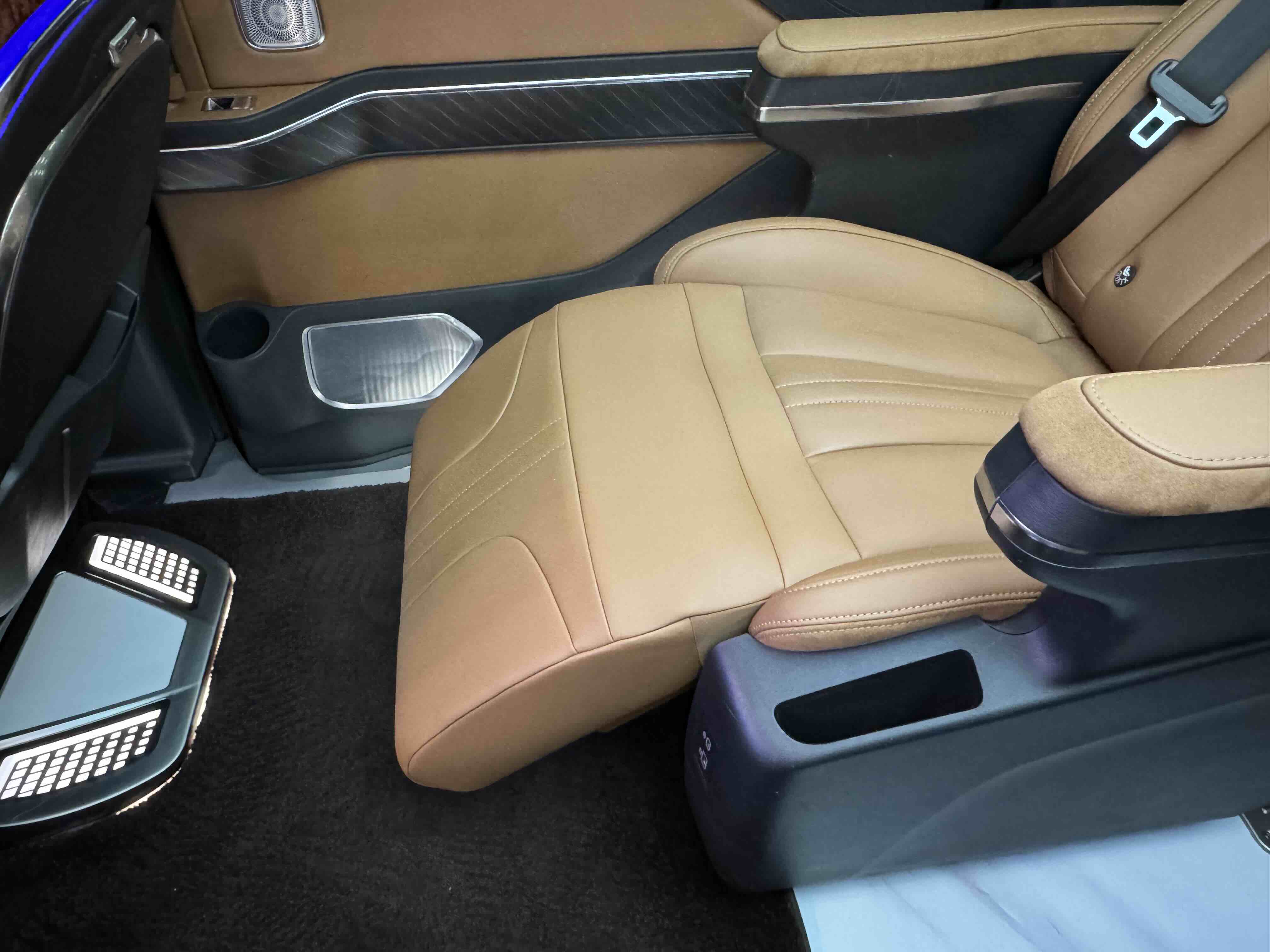 HongQi HQ9 PHEV 2024 #20 HongQi HQ9 PHEV 2024 car image #20