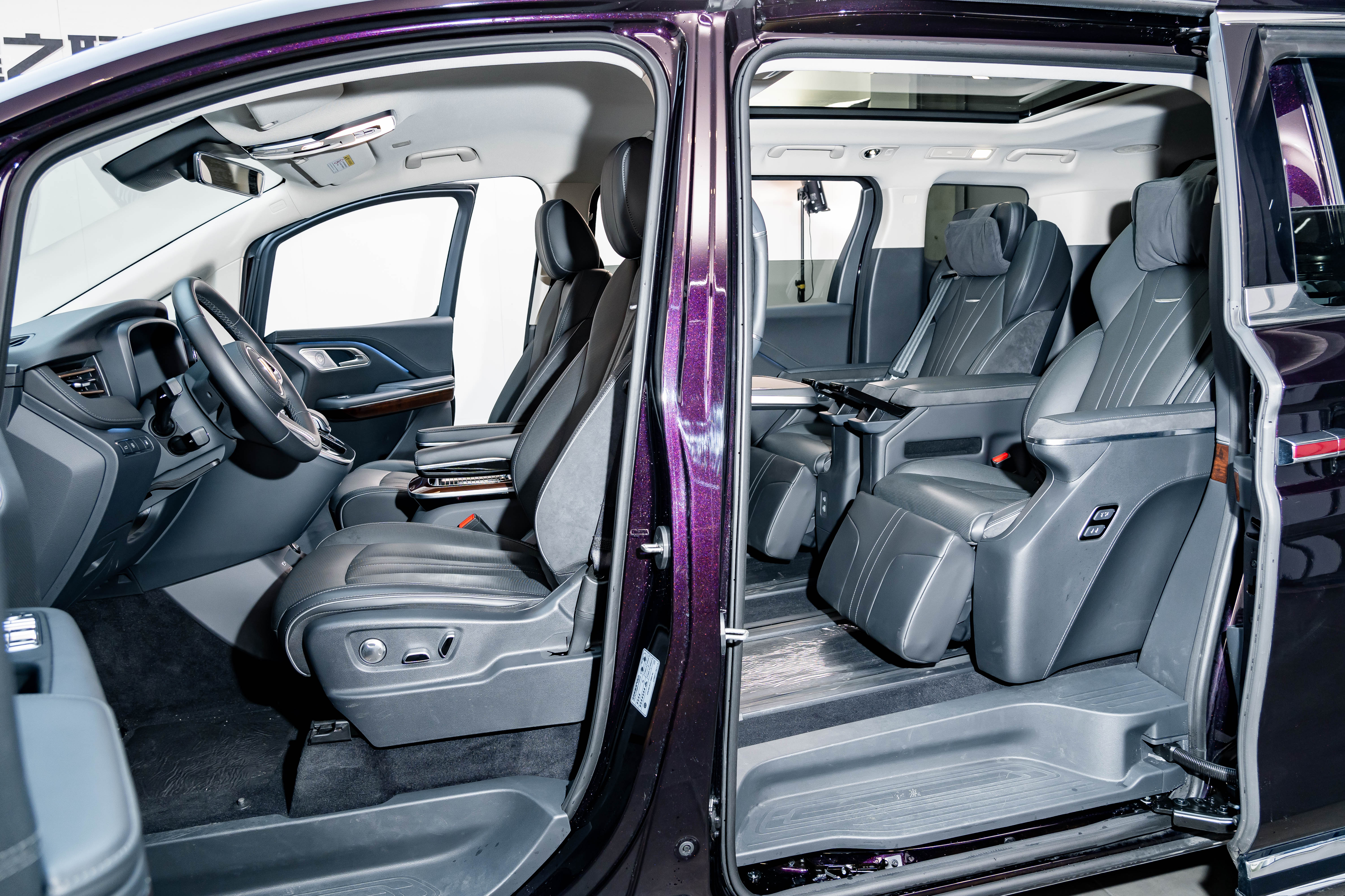 HongQi HQ9 PHEV 2025 #20 HongQi HQ9 PHEV 2025 car image #20