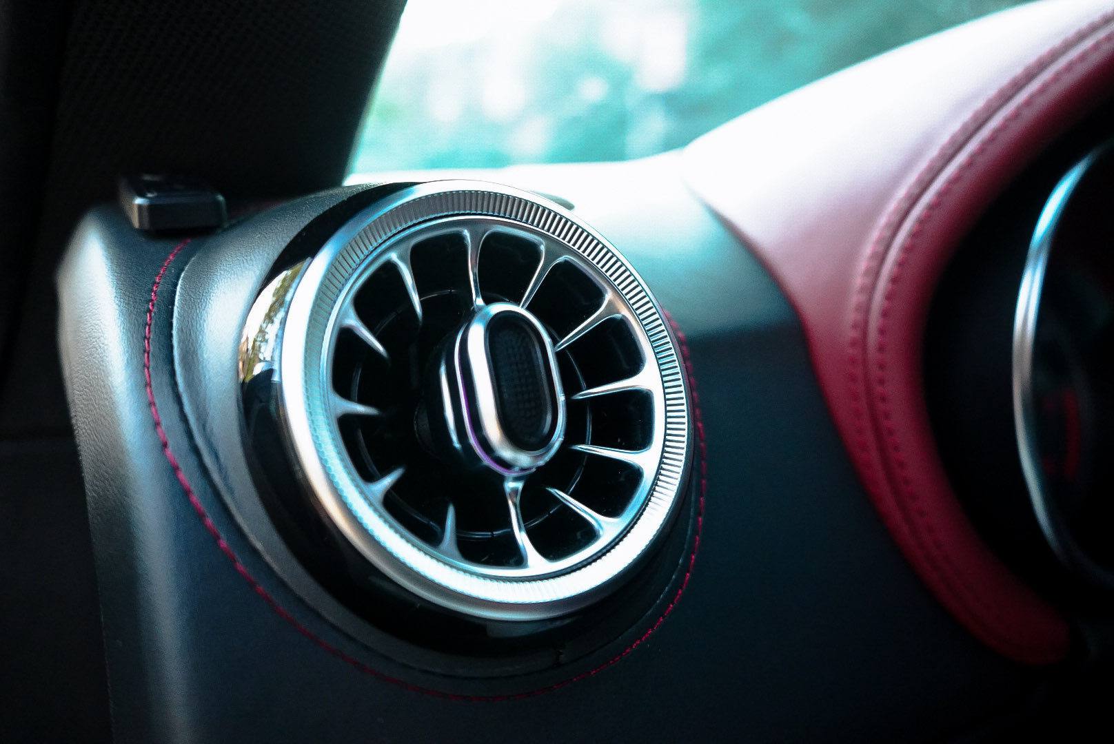 Audi TTS 2011 car image #20