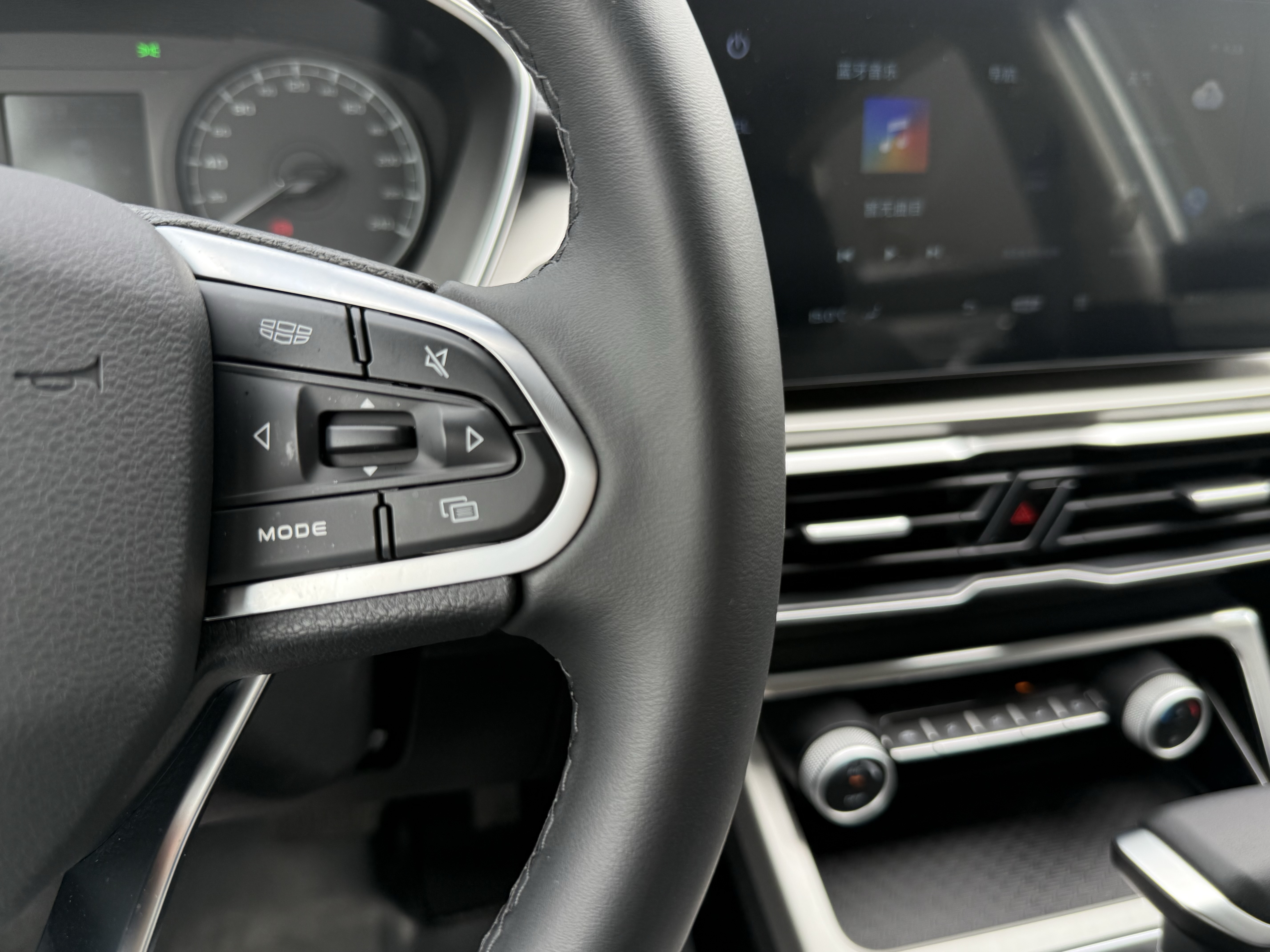 GEELY Coolray 2025 car image #20