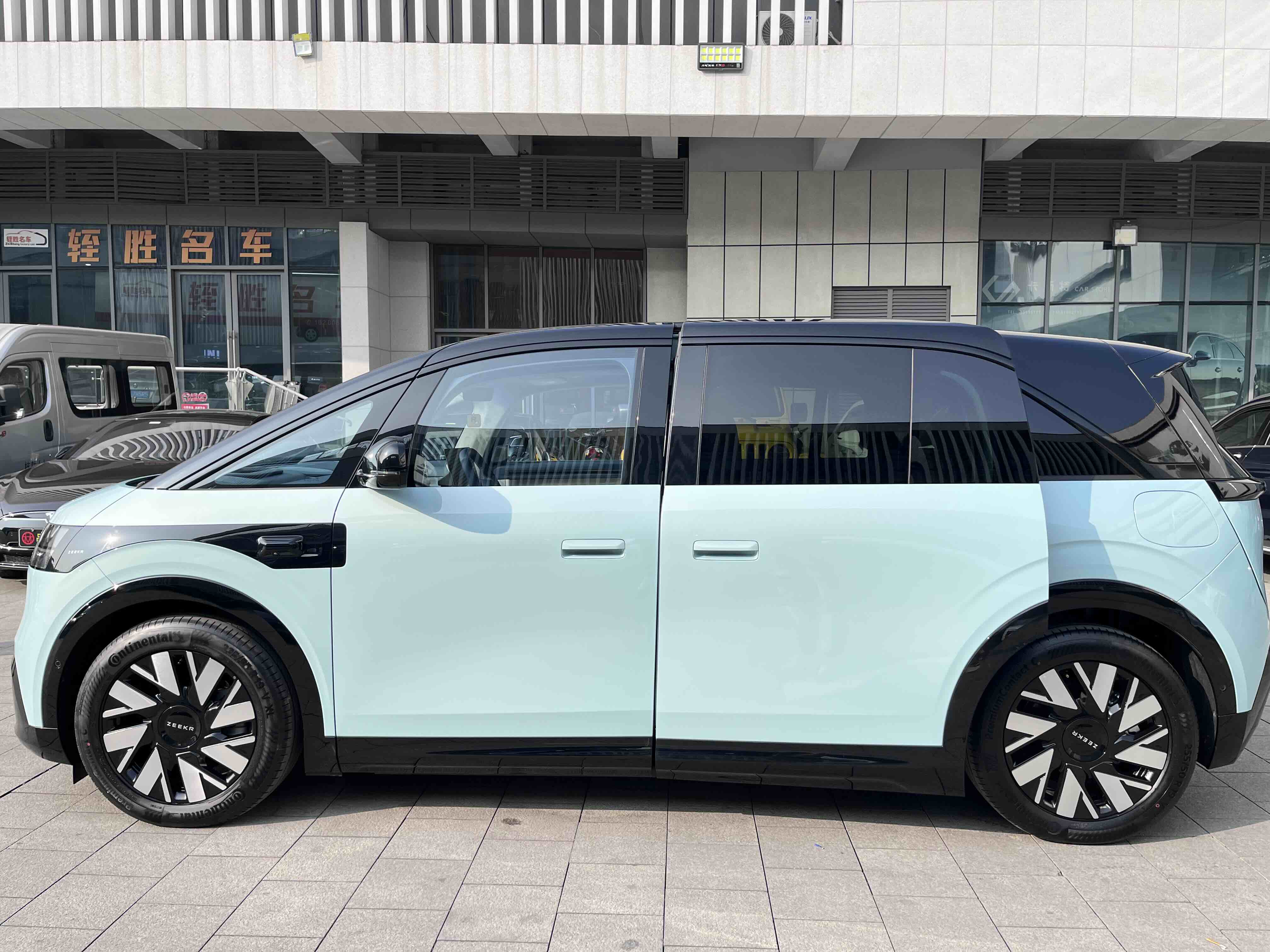 极氪 极氪MIX 2024 汽车图片 #20