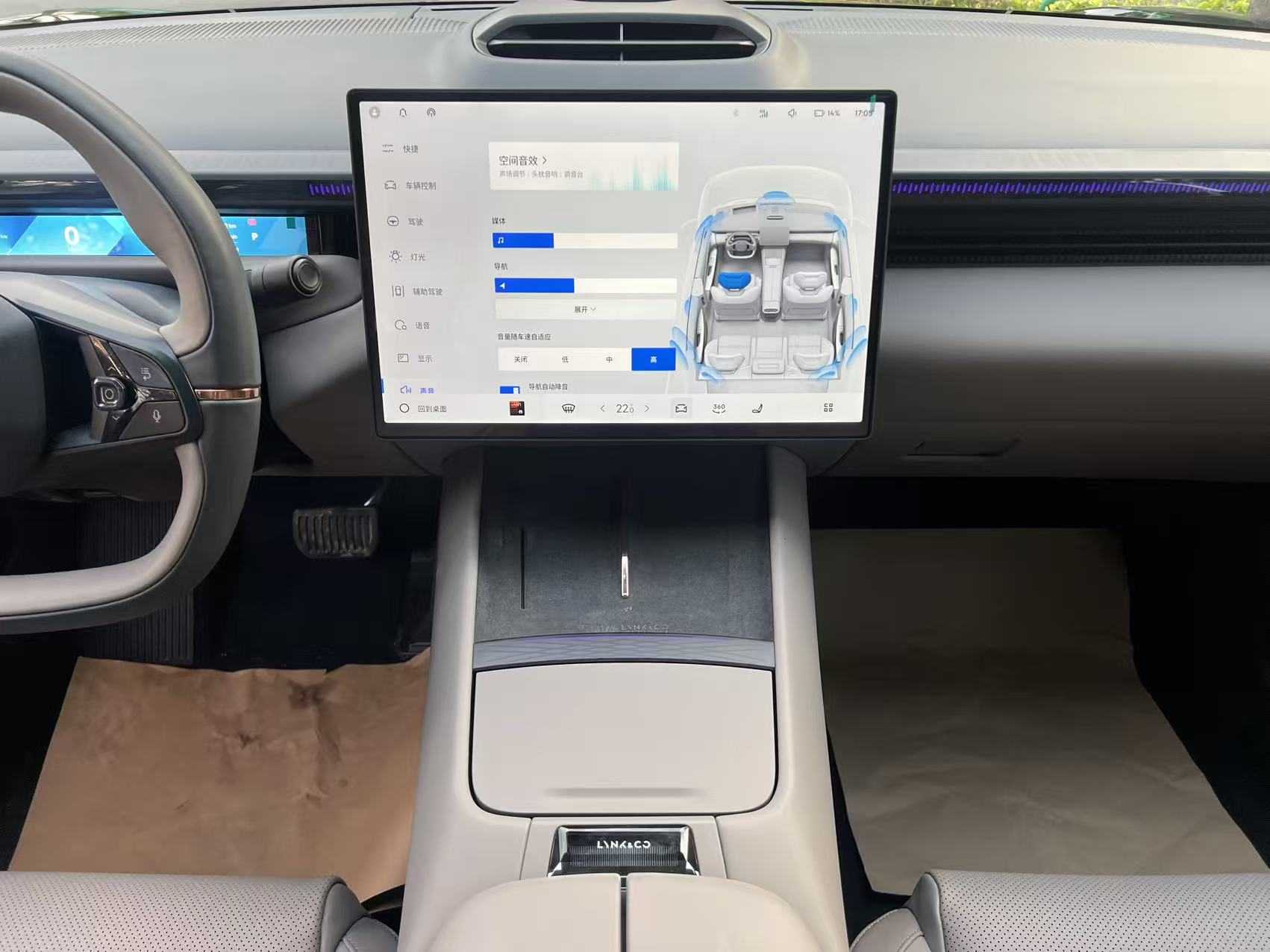 Lynk & Co Z10 2024 car image #20