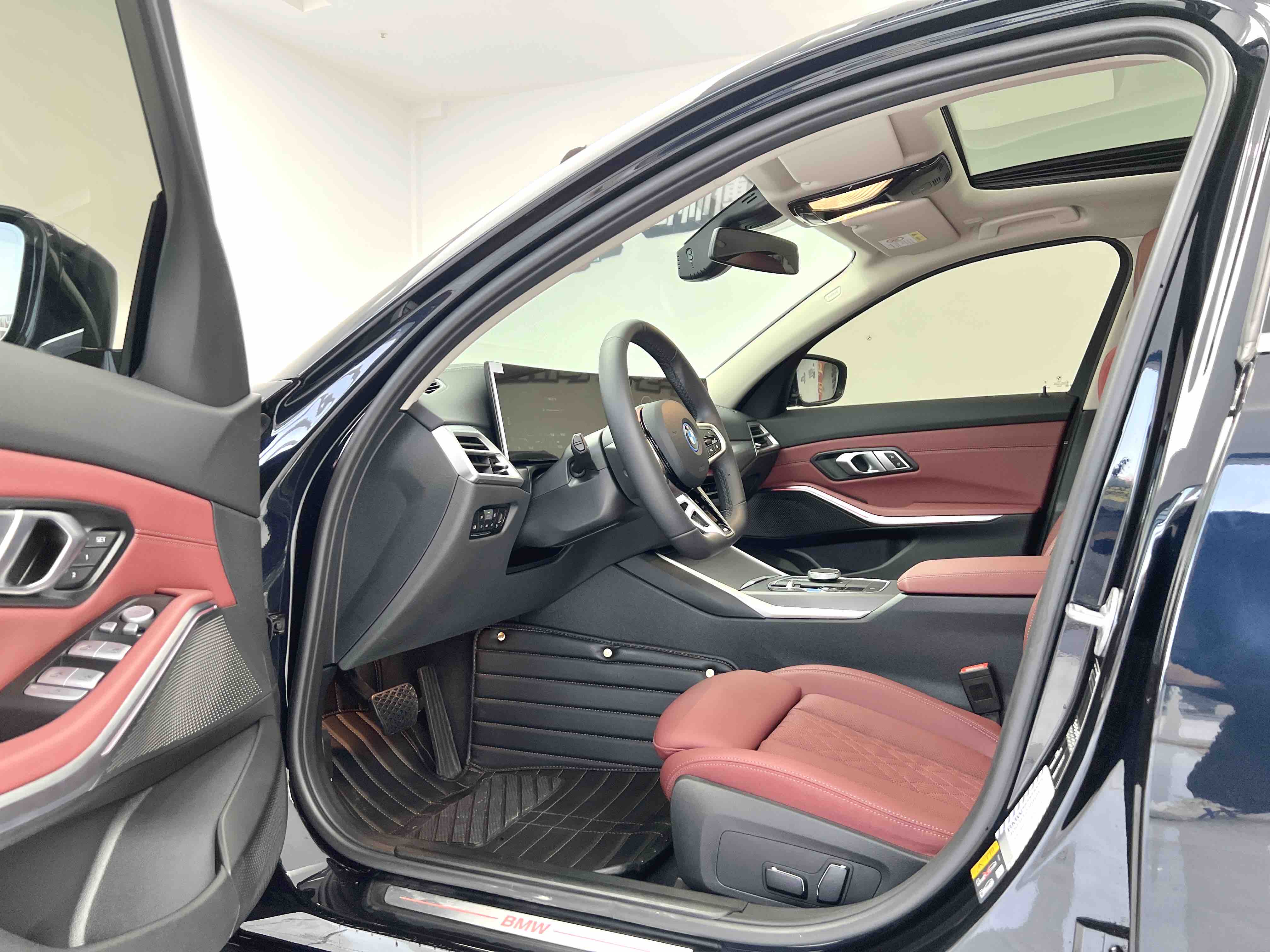 BMW i3 2024 car image #20