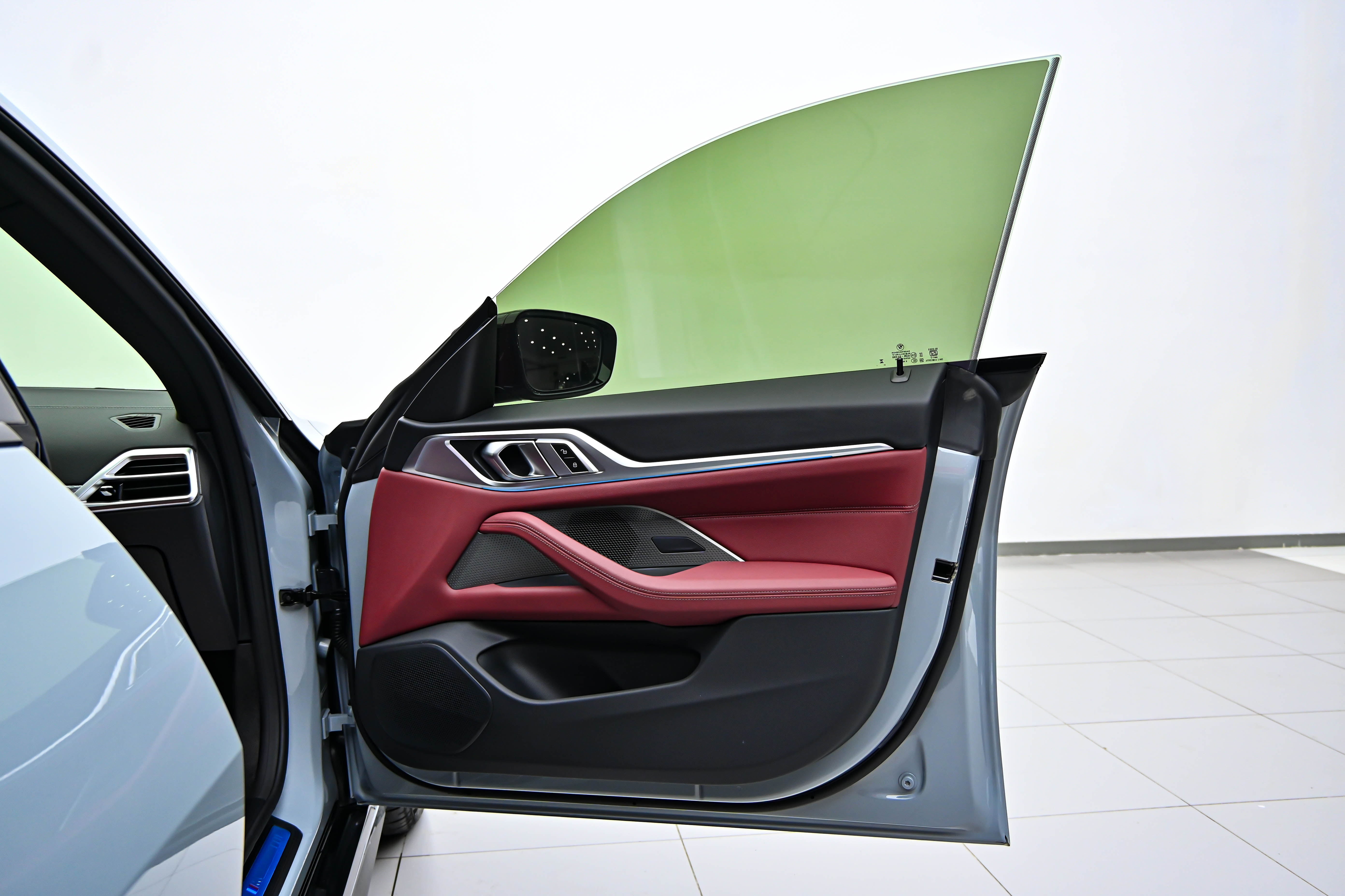 BMW i4 2025 car image #20