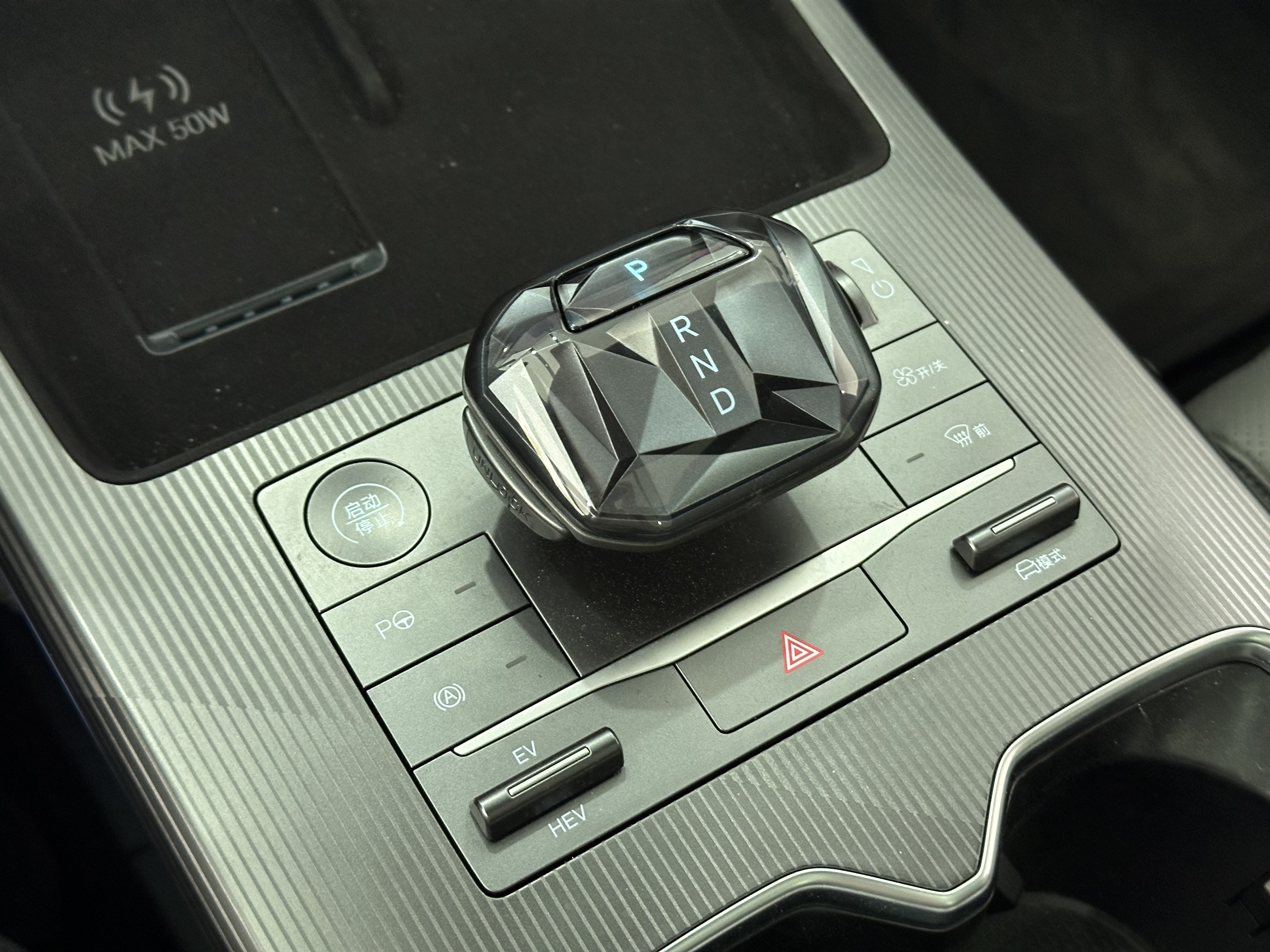 BYD SongL DM-i 2025 #20 BYD SongL DM-i 2025 car image #20