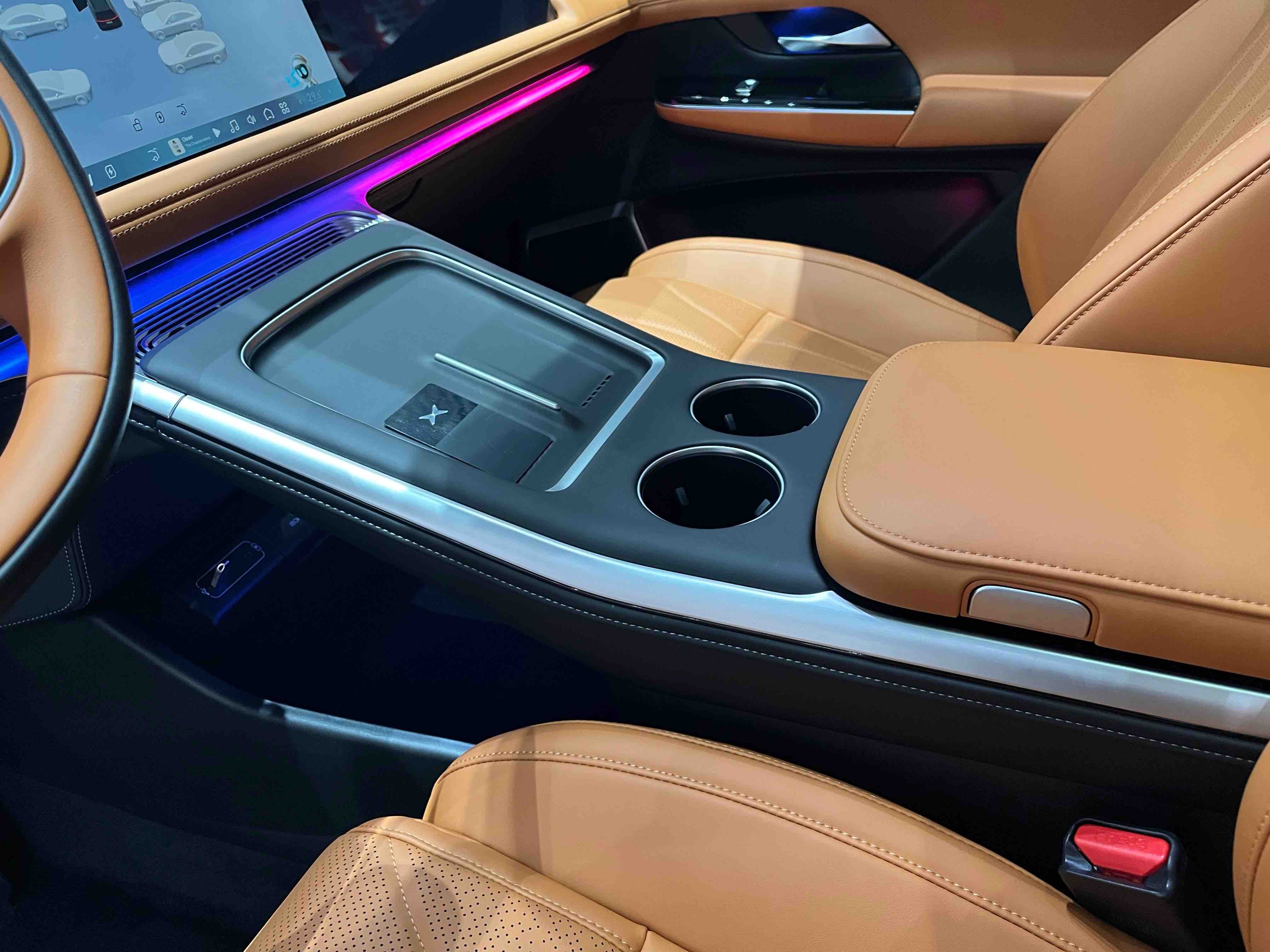 Xpeng G9 2025 صورة سيارة #20