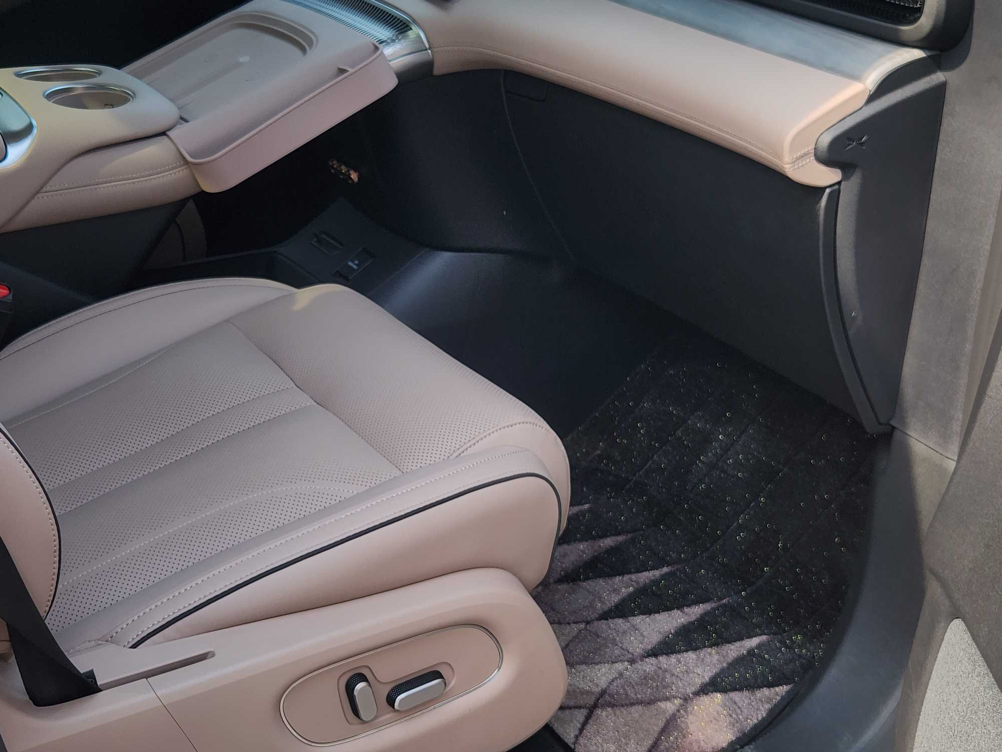 Xpeng X9 2025 imagem de carro #20