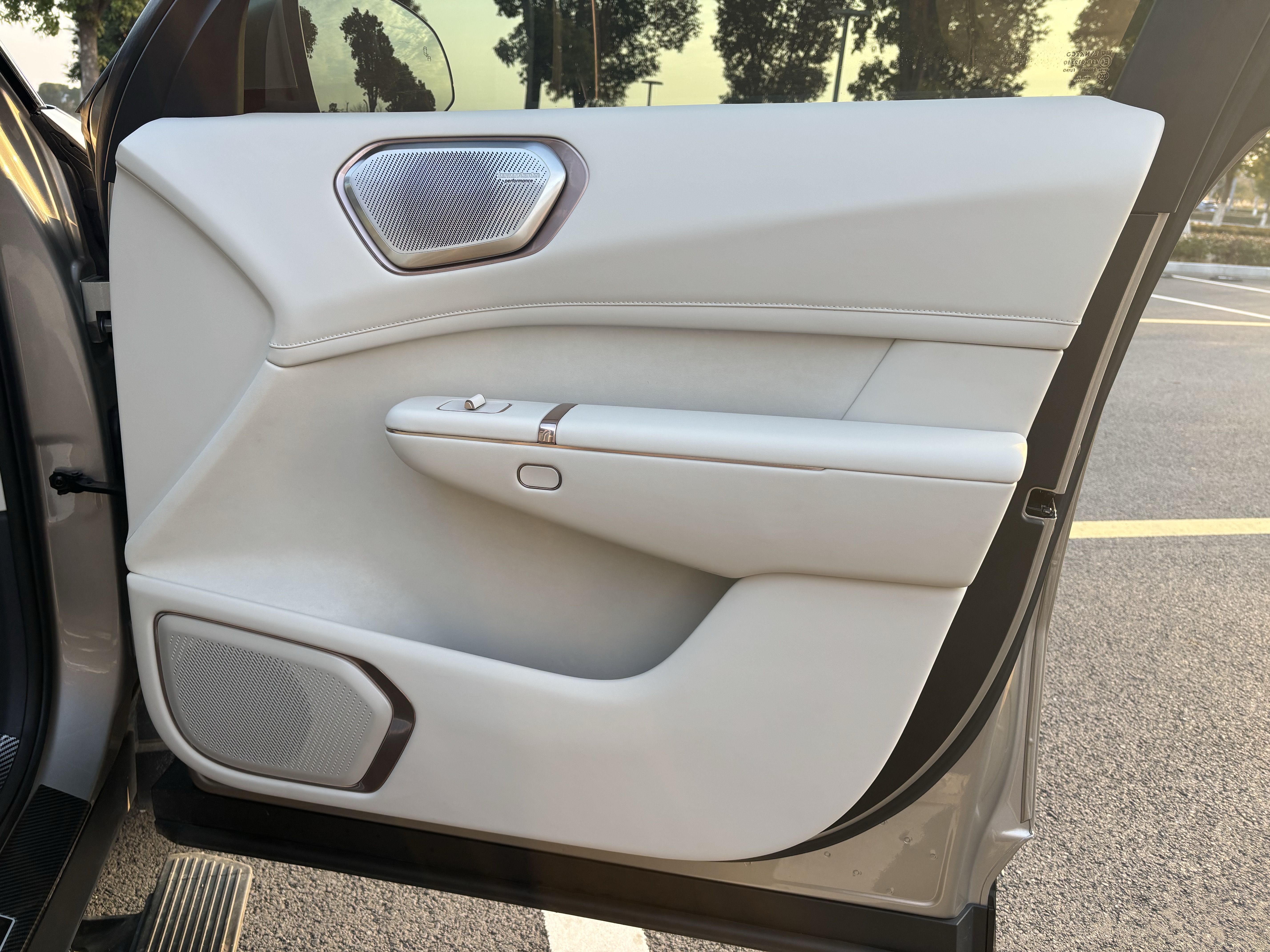 Lynk & Co 900 2025 car image #20
