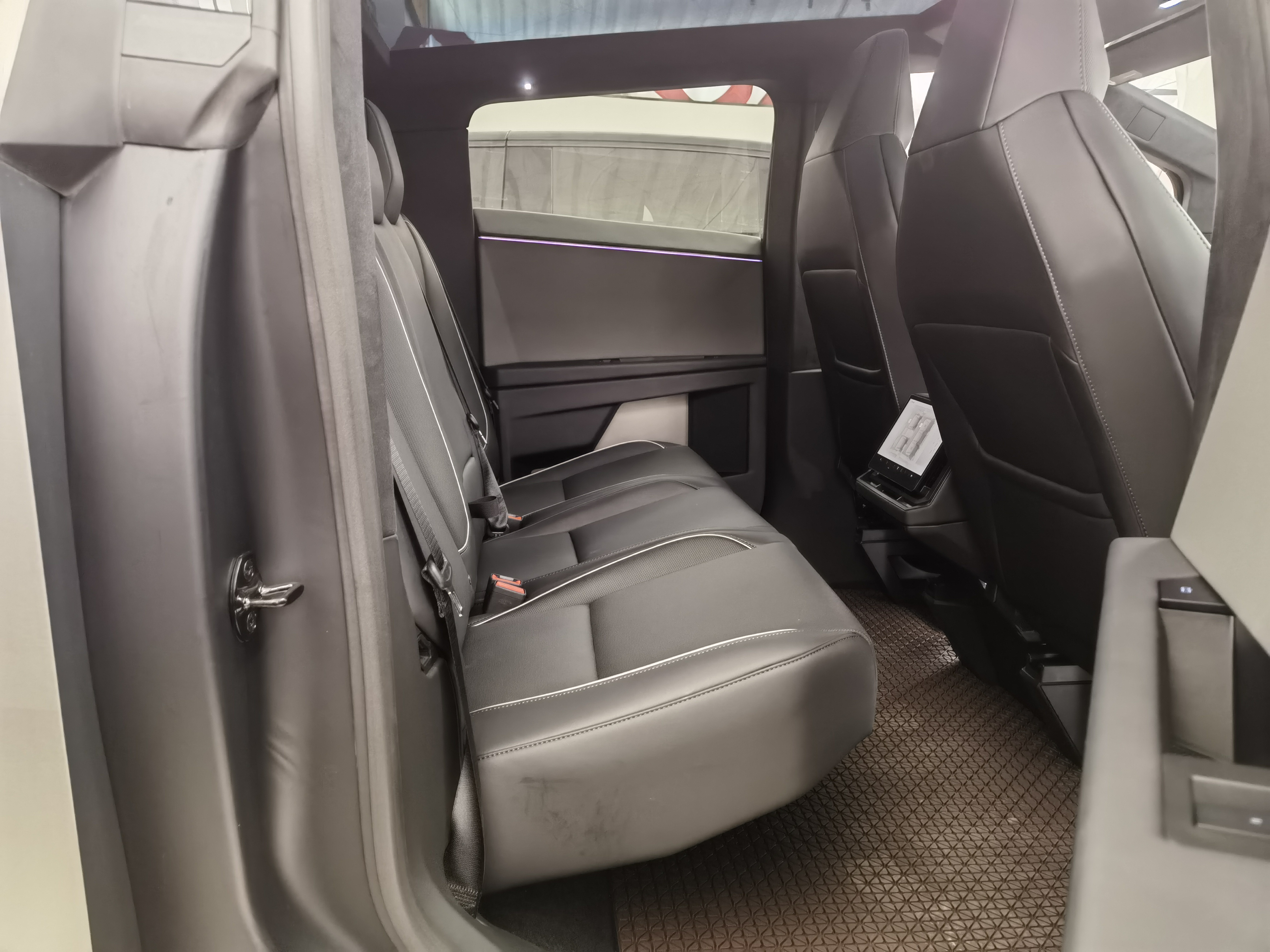 特斯拉 赛博越野旅行车 2025 汽车图片 #20