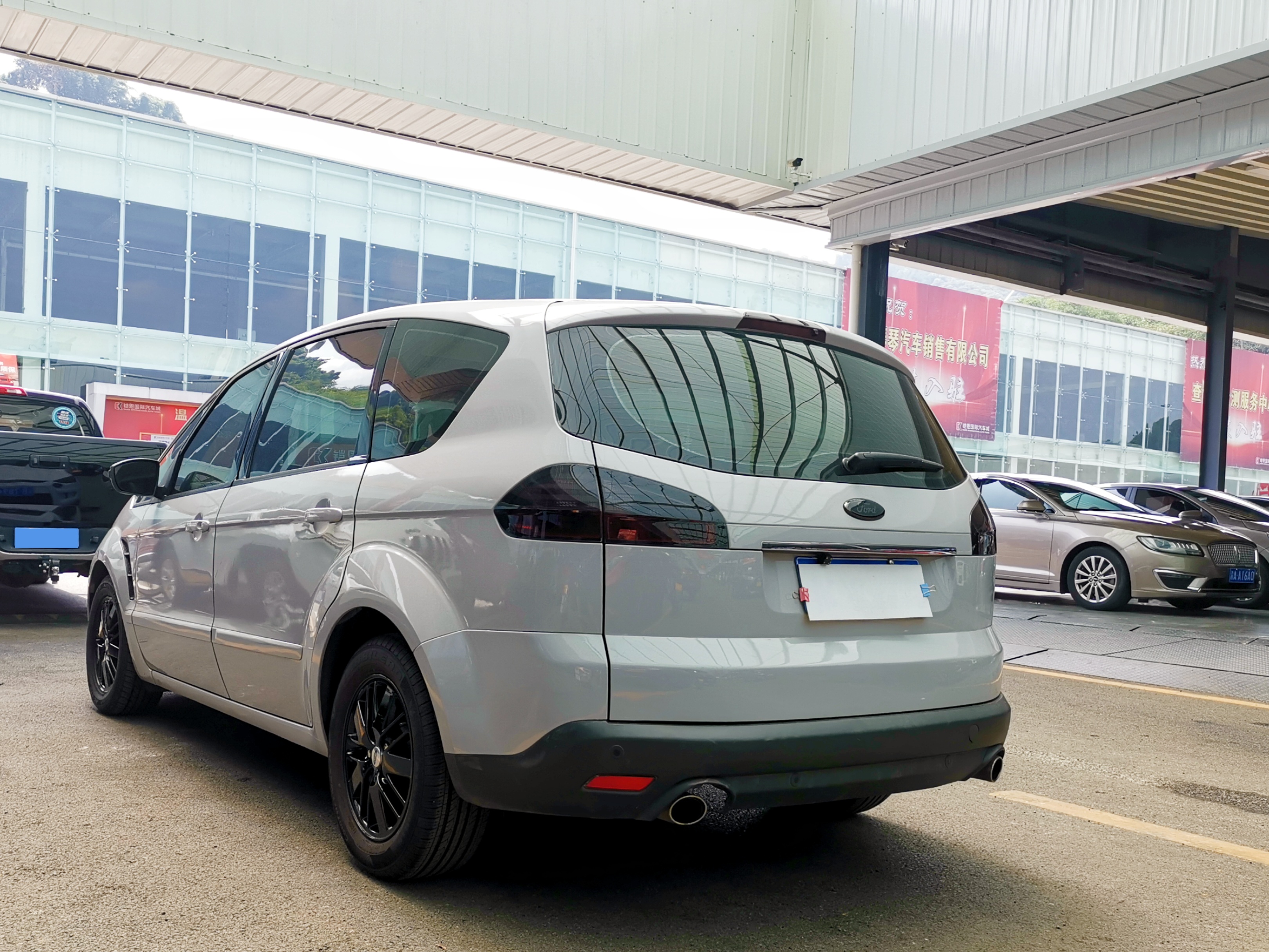 Ford S-MAX 2010 car image #20