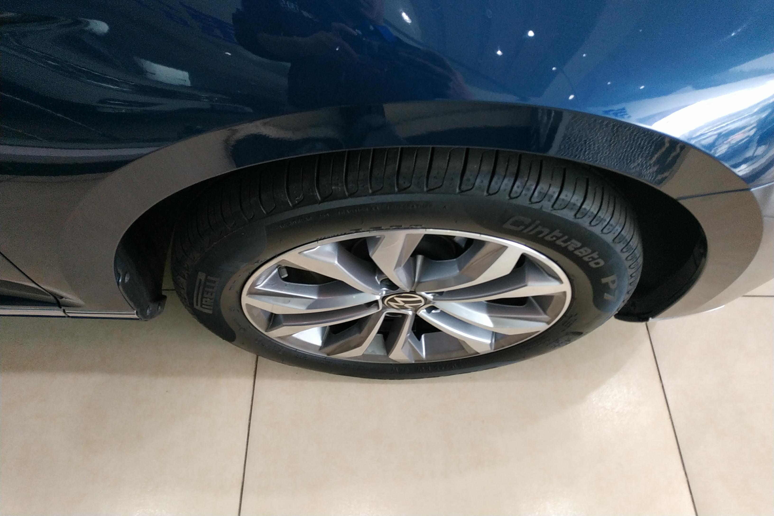 Volkswagen Passat Variant 2023 immagine di auto #20