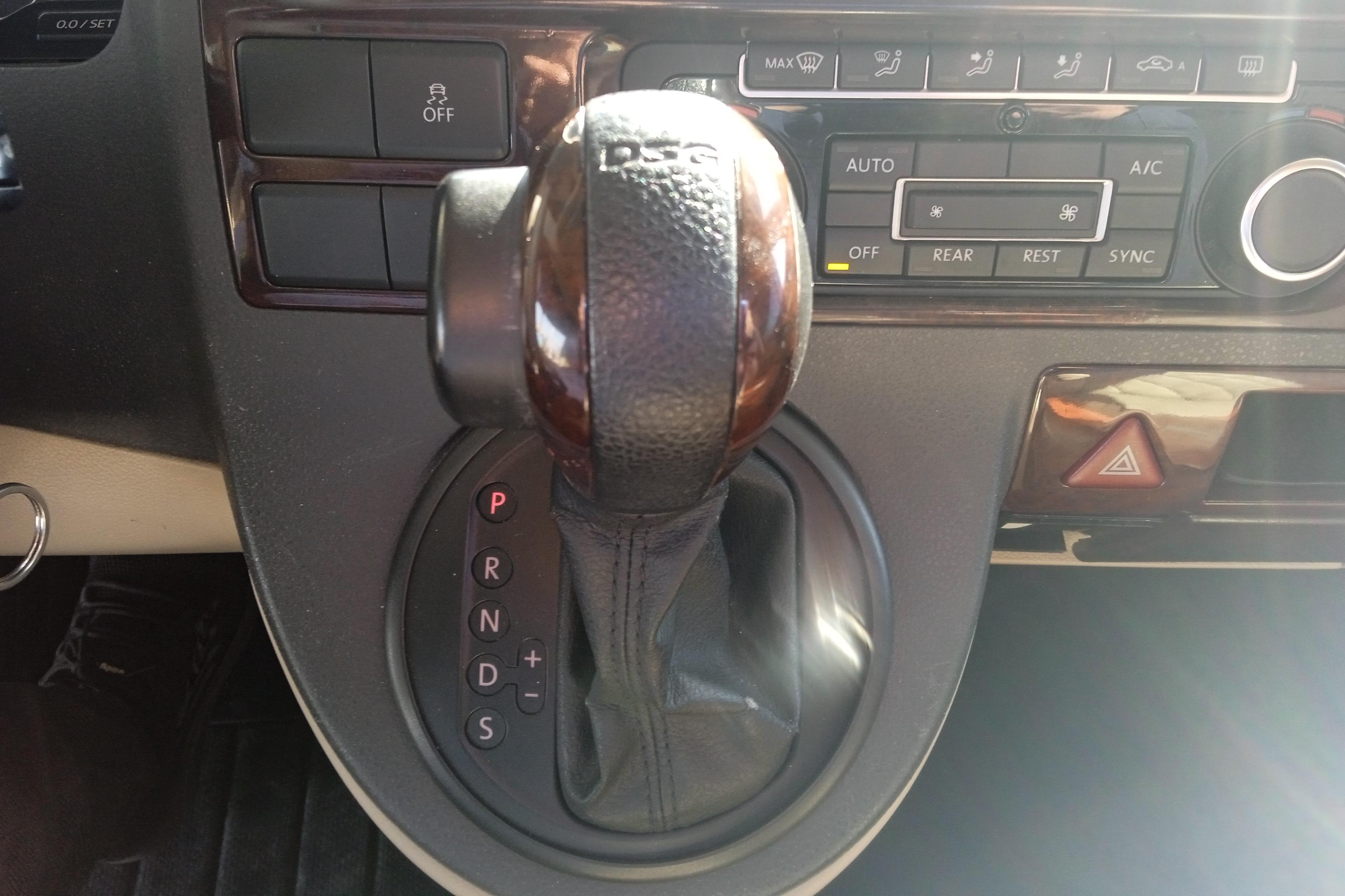 Volkswagen Caravelle 2015 immagine di auto #20