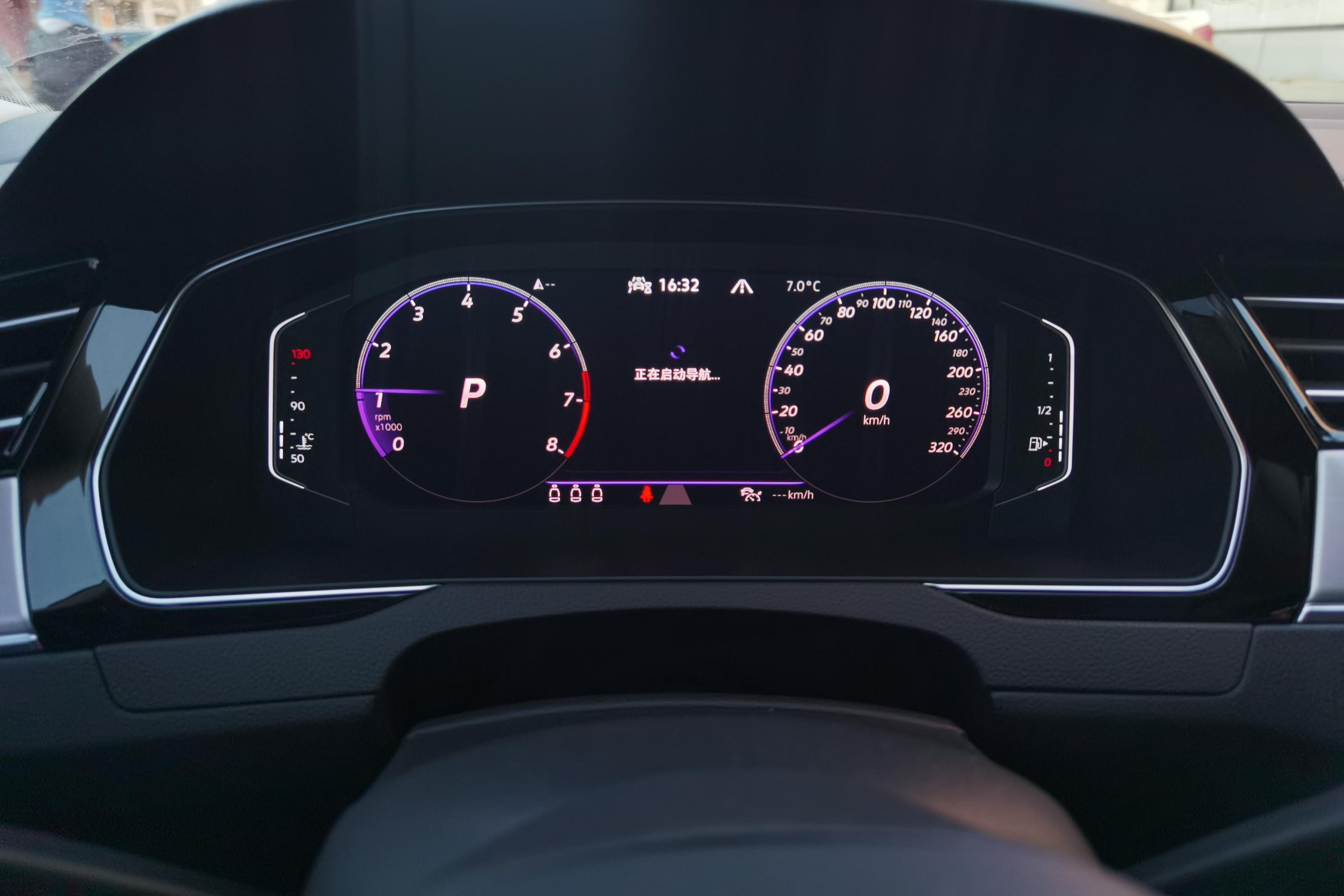 Volkswagen Passat Variant 2023 immagine di auto #20