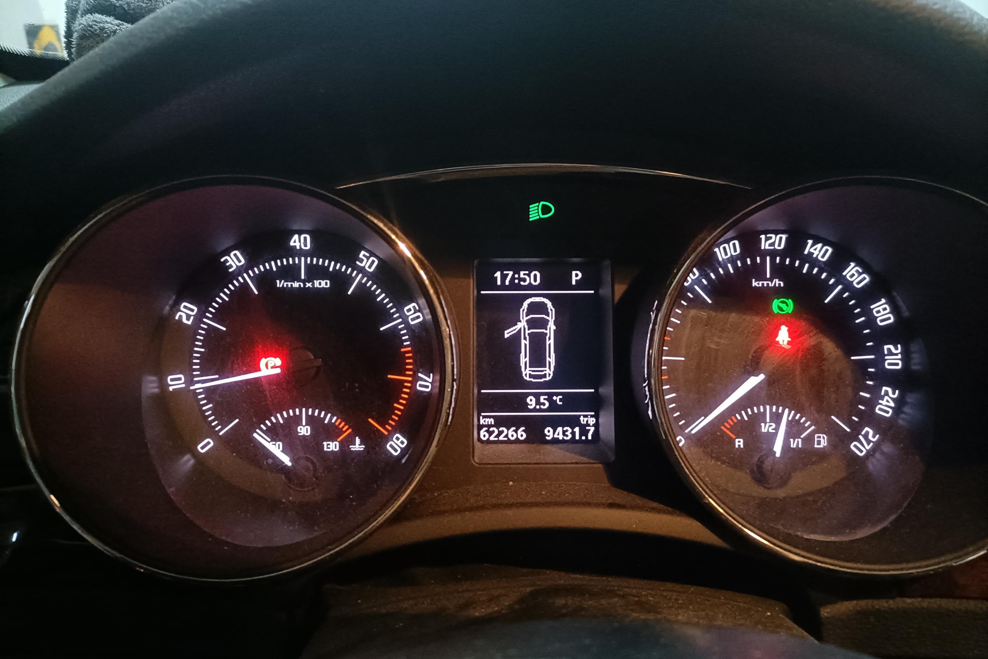 Skoda Superb Combi 2014 car image #20