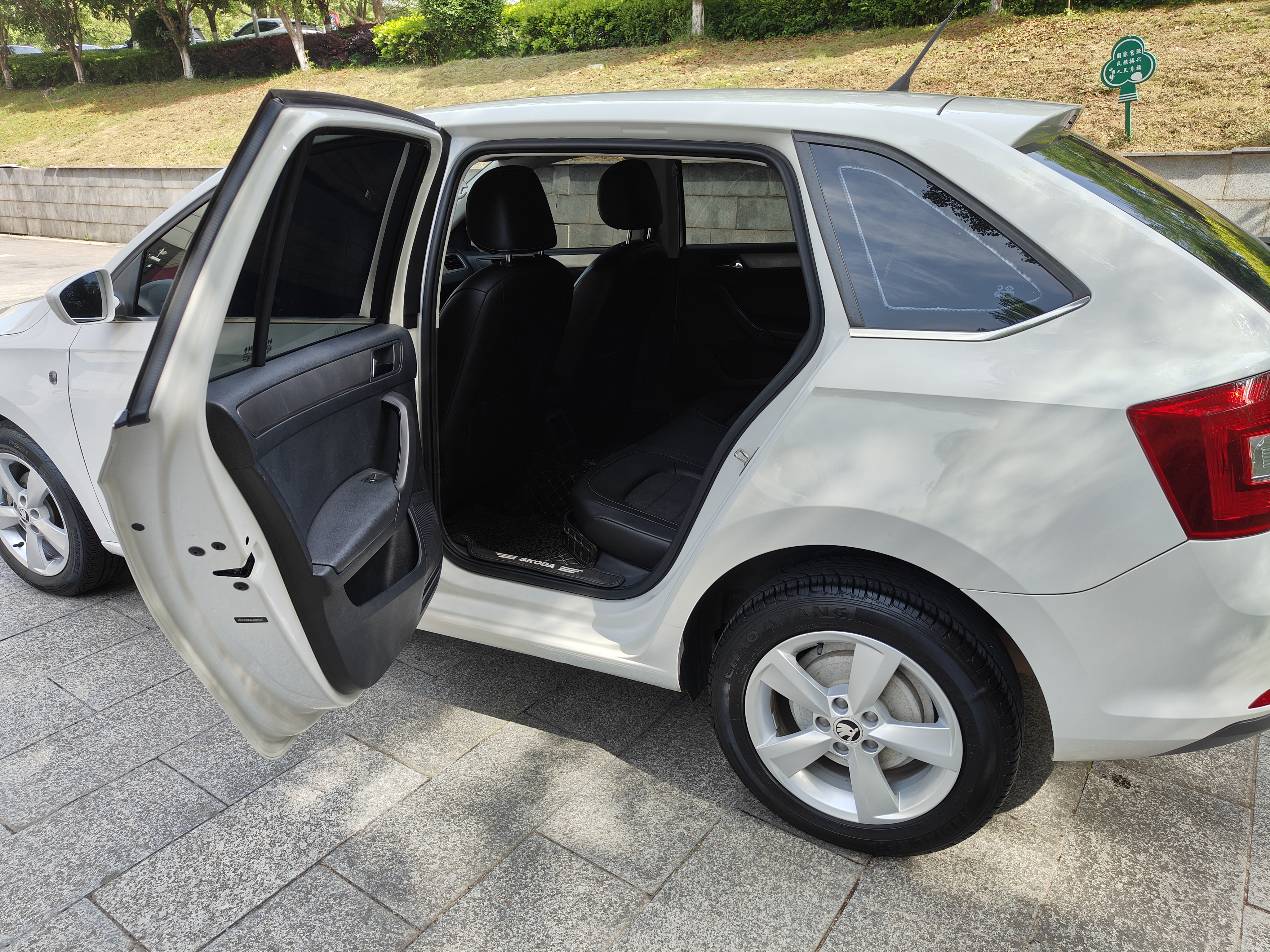 Skoda Rapid Spaceback 2016 immagine di auto #20