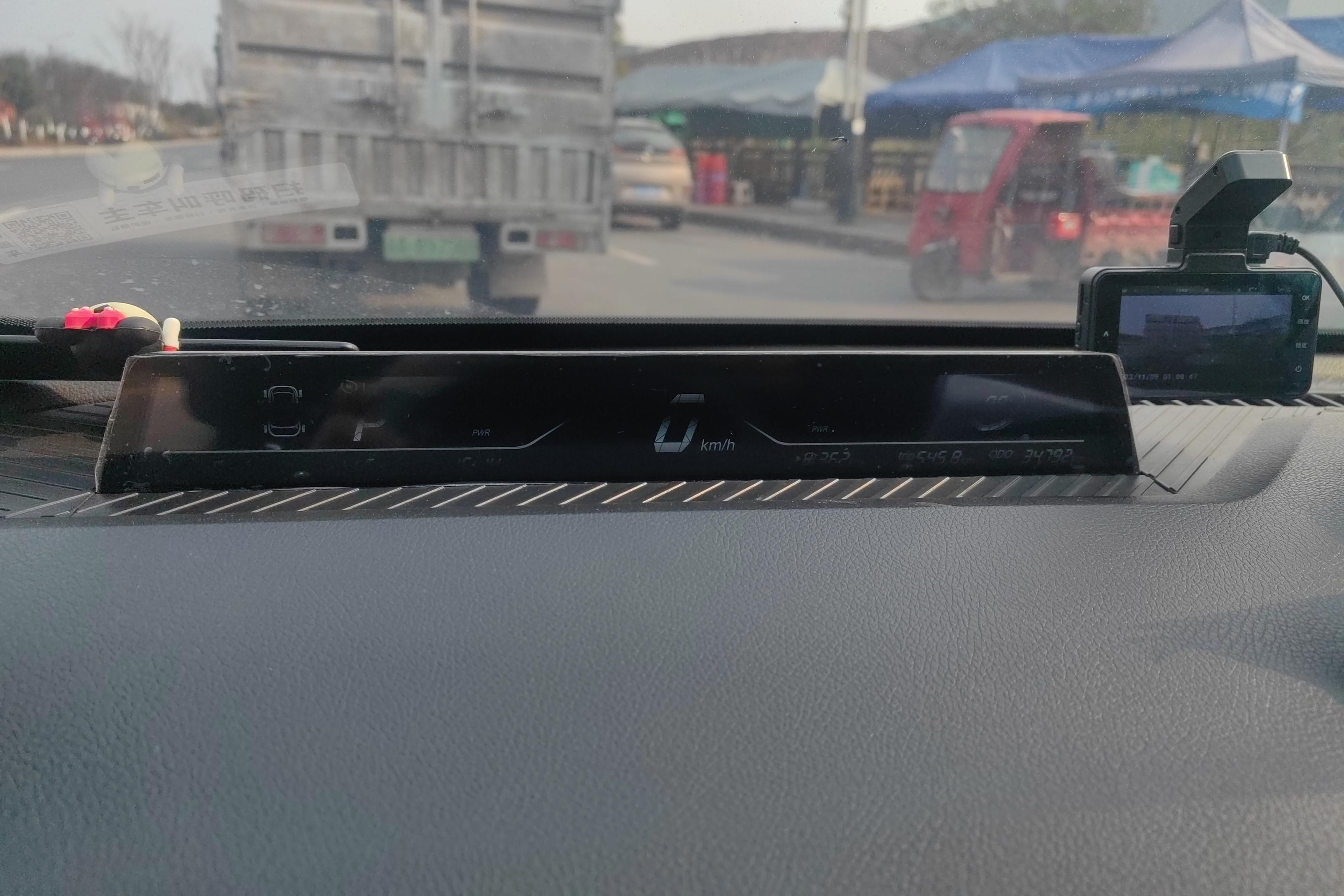 哪吒汽车 哪吒L 2023 汽车图片 #20