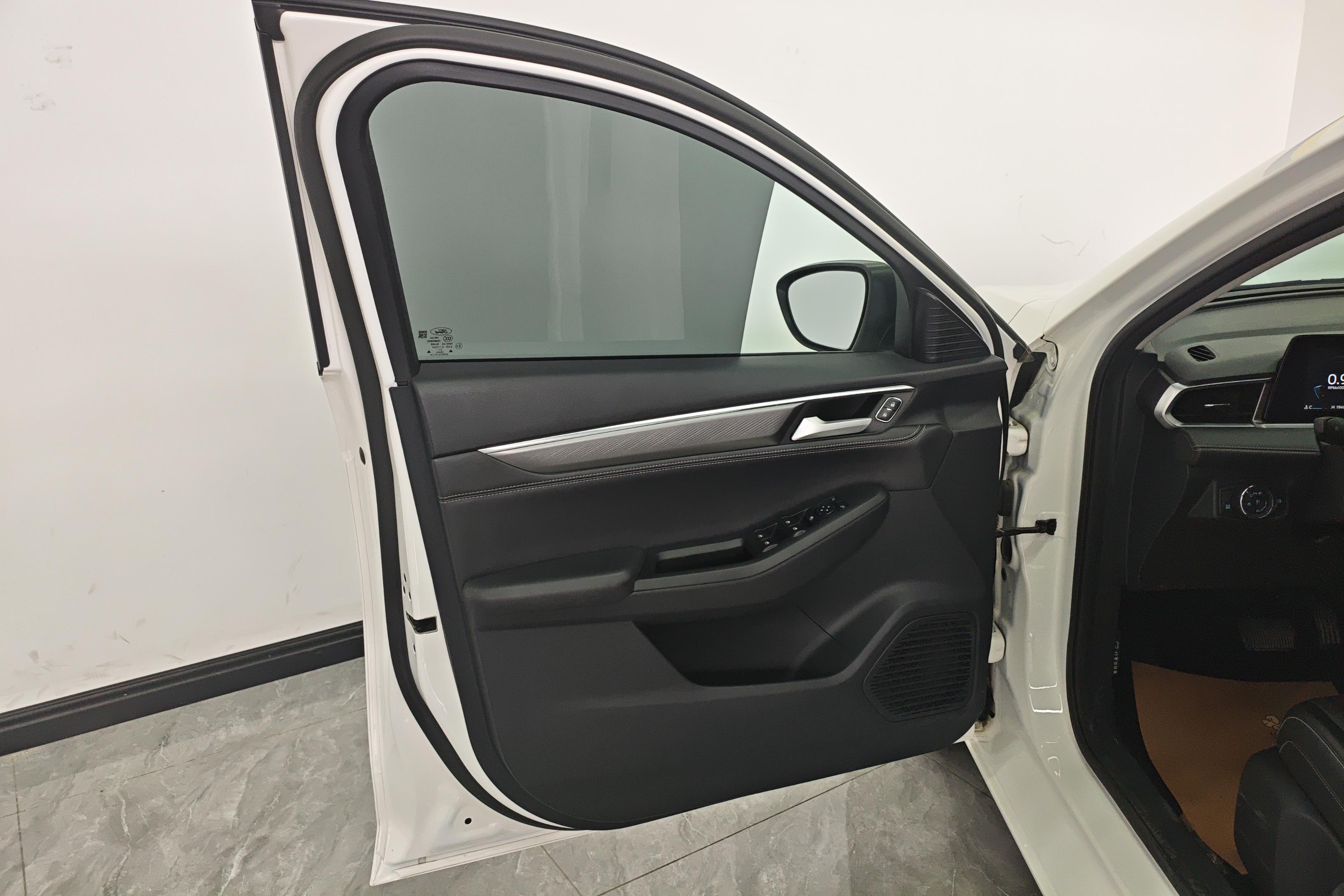 Ford Escort 2022 car image #20