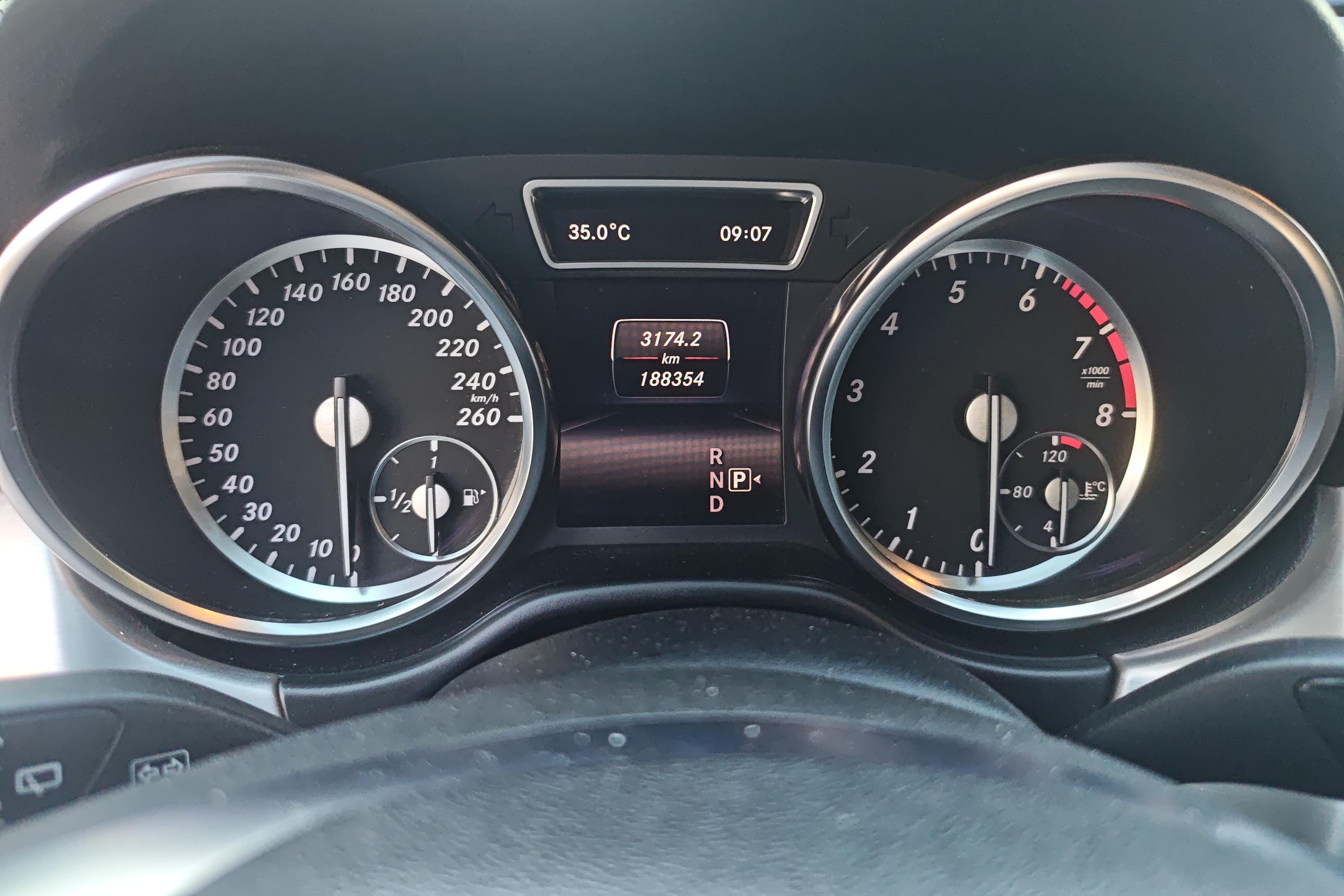 Mercedes-Benz M Class 2015 car image #20