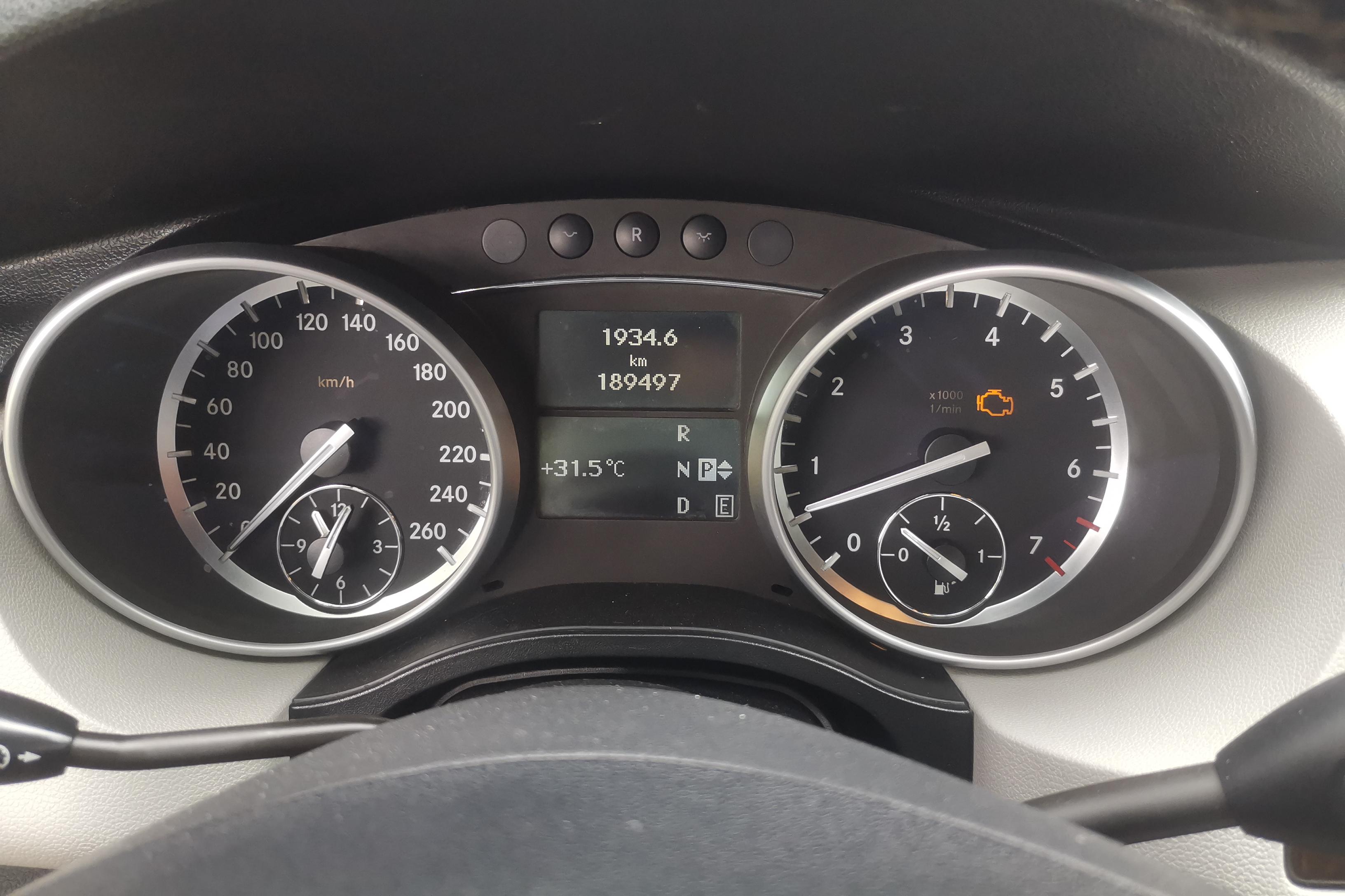 Mercedes-Benz R Class 2011 car image #20