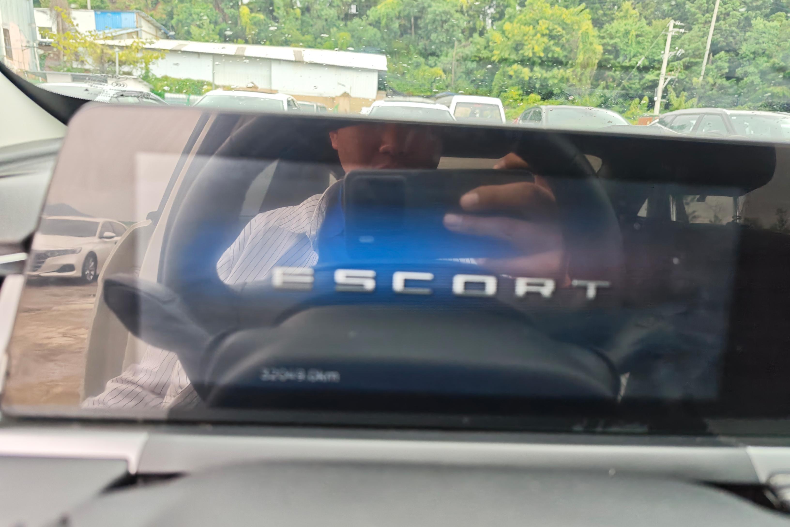 Ford Escort 2022 car image #20