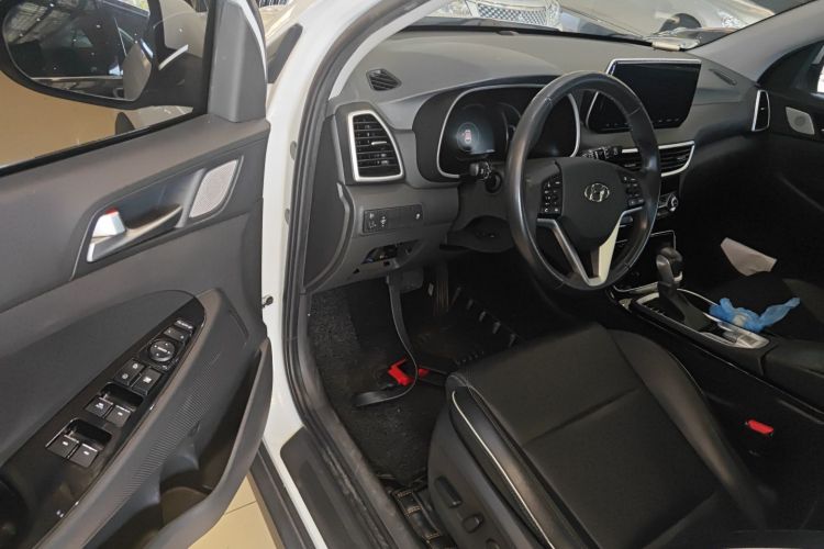 Hyundai Tucson (Imported) 2019 car image #20