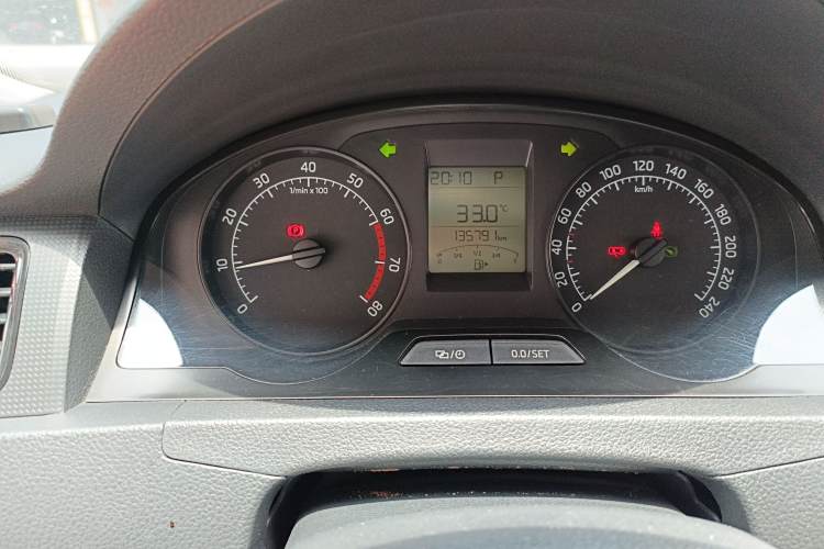 Skoda Rapid Spaceback 2015 car image #20