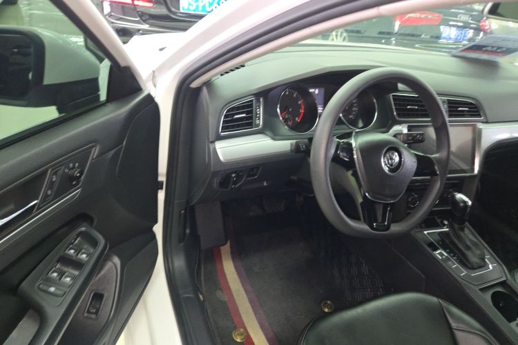 Volkswagen Lamando 2018 immagine di auto #20