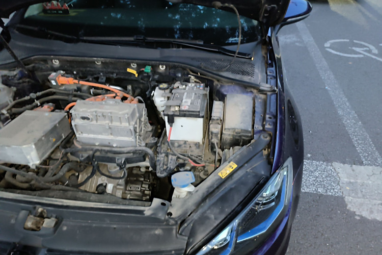 Volkswagen Golf Pure Electric 2020 car image #20