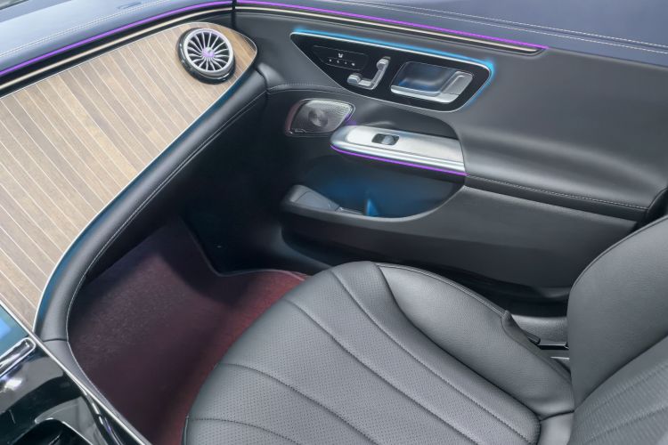 Mercedes-Benz EQE Class 2023 car image #20