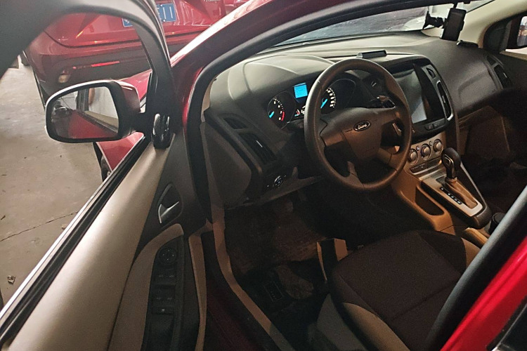 Ford Focus (Imported) 2014 #20 Ford Focus (Imported) 2014 صورة سيارة #20