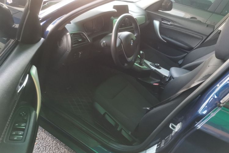 BMW 1 Series (Imported) 2019 #20 BMW 1 Series (Imported) 2019 car image #20