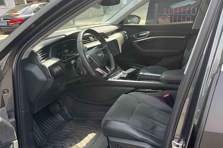 Audi e-tron 2021 صورة سيارة #20