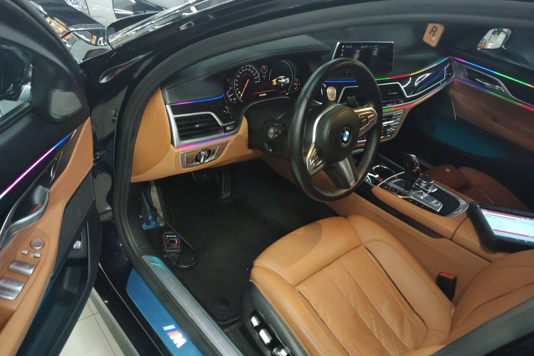 BMW M760Le 2019 car image #20