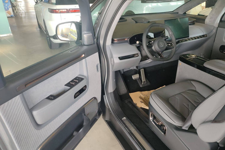 Zeekr MIX 2024 car image #20